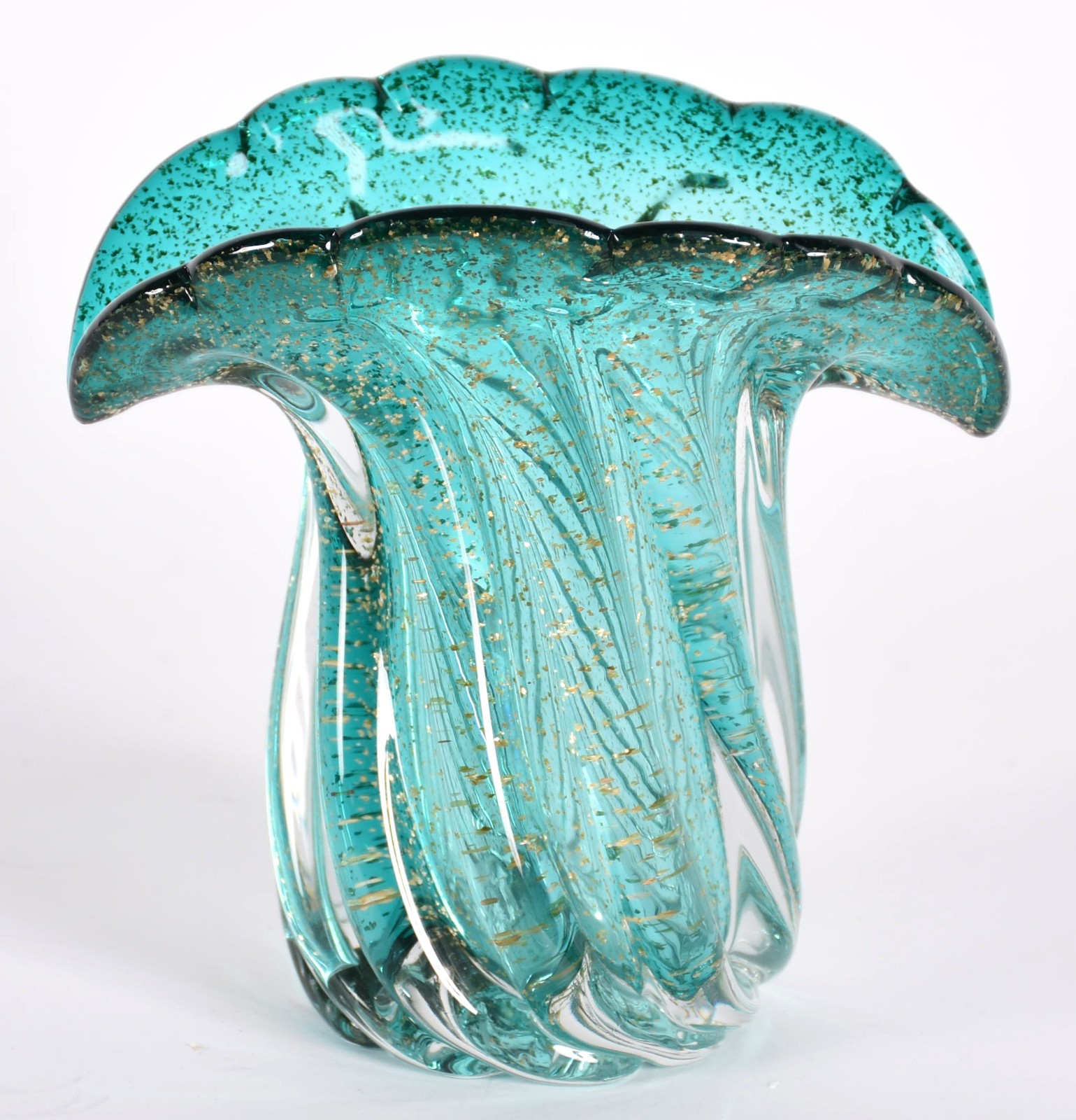 Vaso de vidro decorativo na cor verde com pó de ouro. - foto 2 de 4