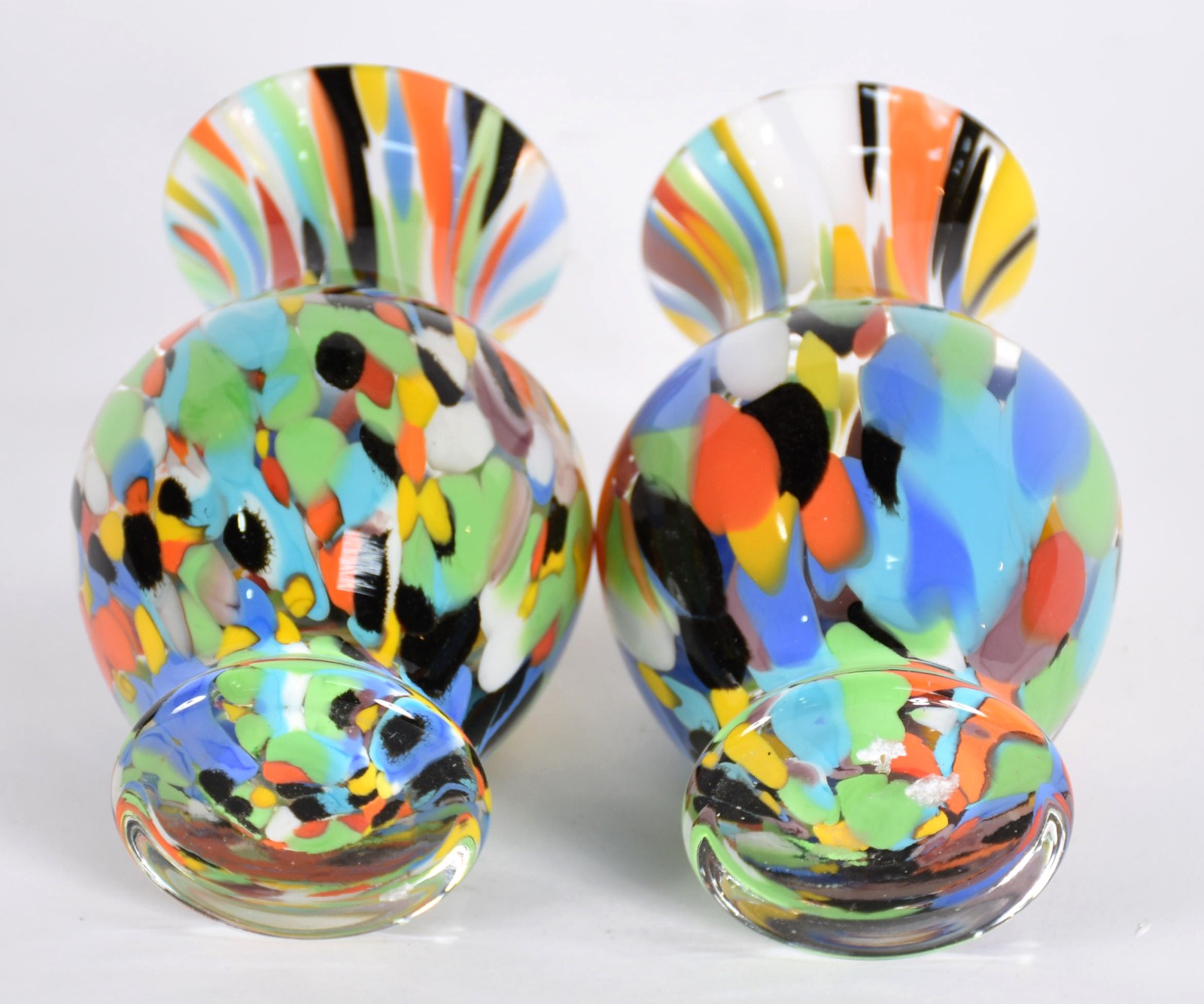 Par de vasos de vidro decorativo com mesclas coloridas. - foto 3 de 3