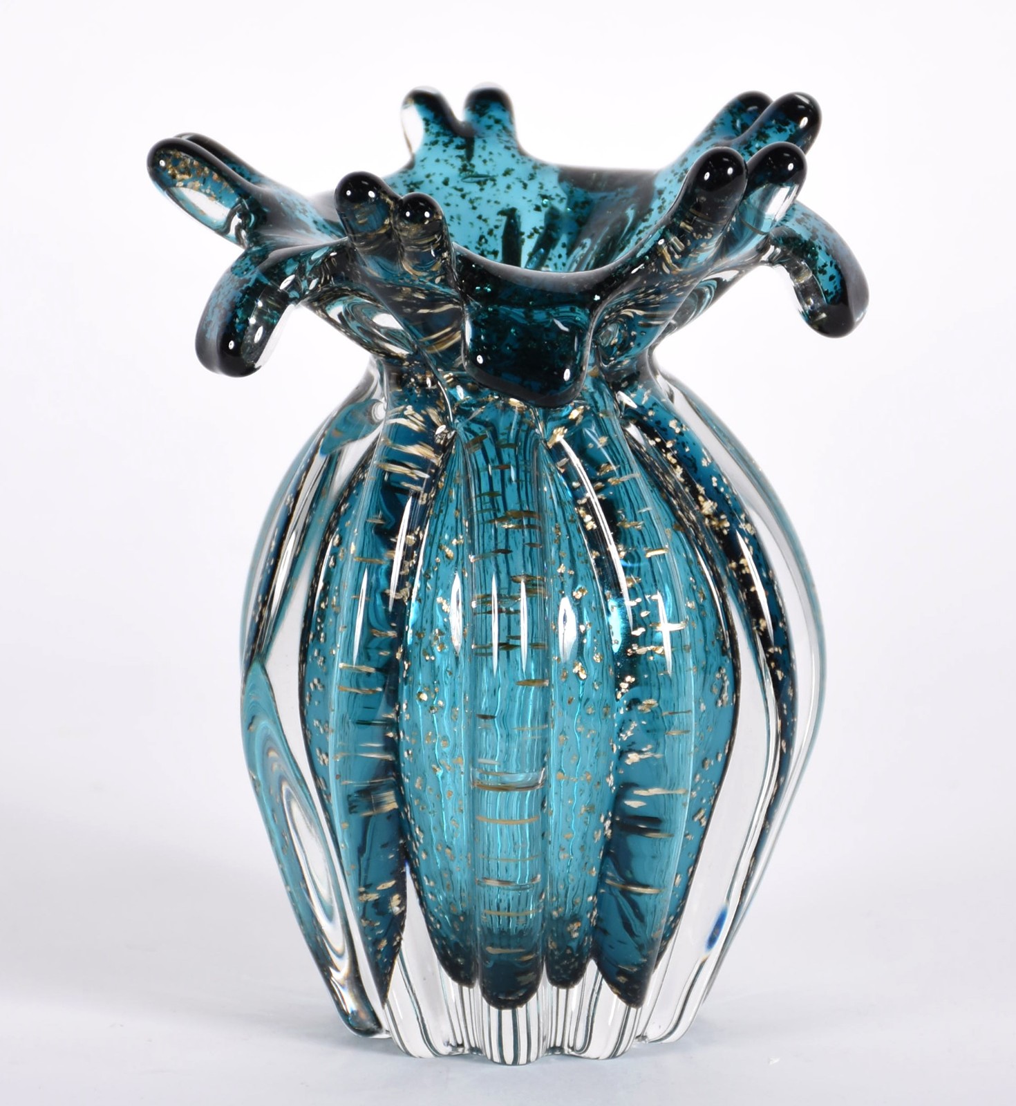 Vaso de vidro decorativo na cor azul com pó de ouro. - foto 2 de 3