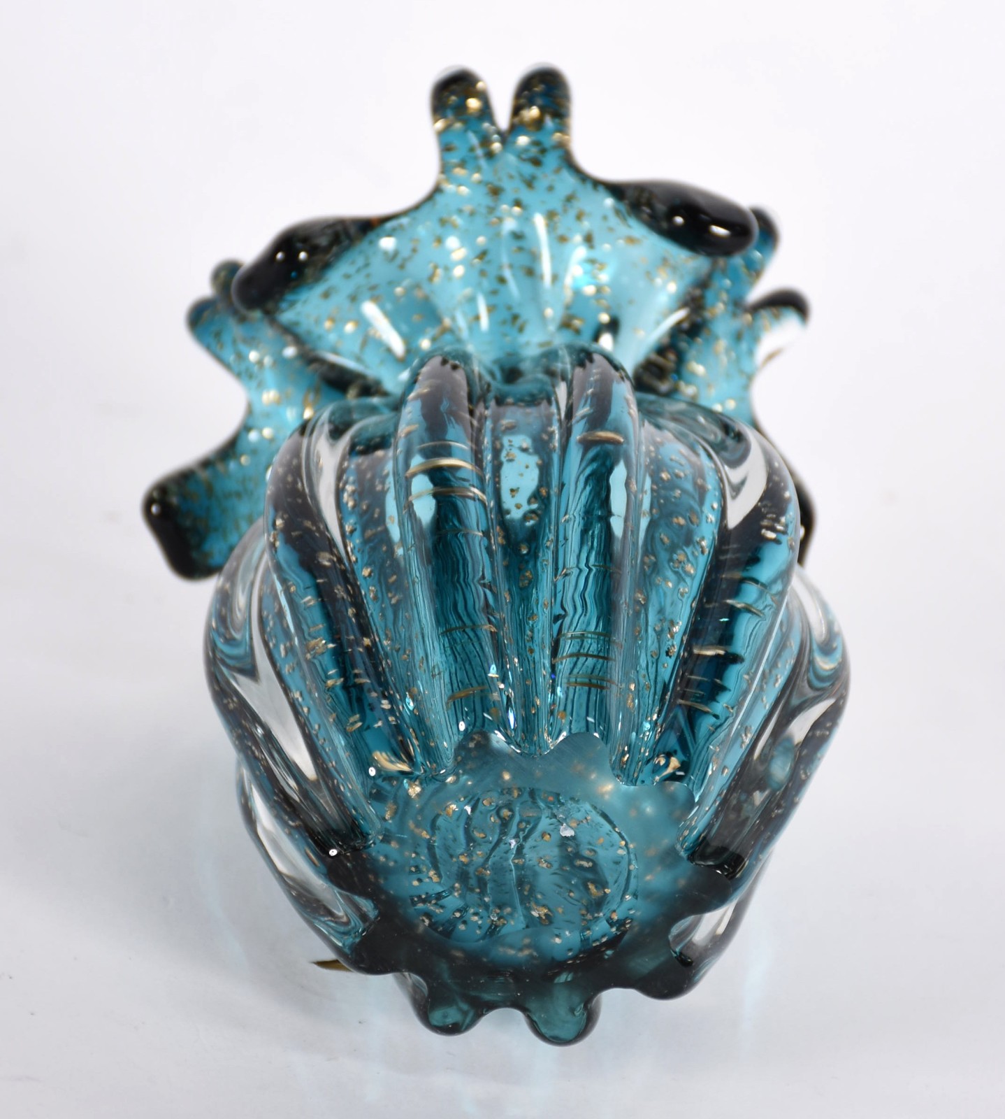 Vaso de vidro decorativo na cor azul com pó de ouro. - foto 3 de 3