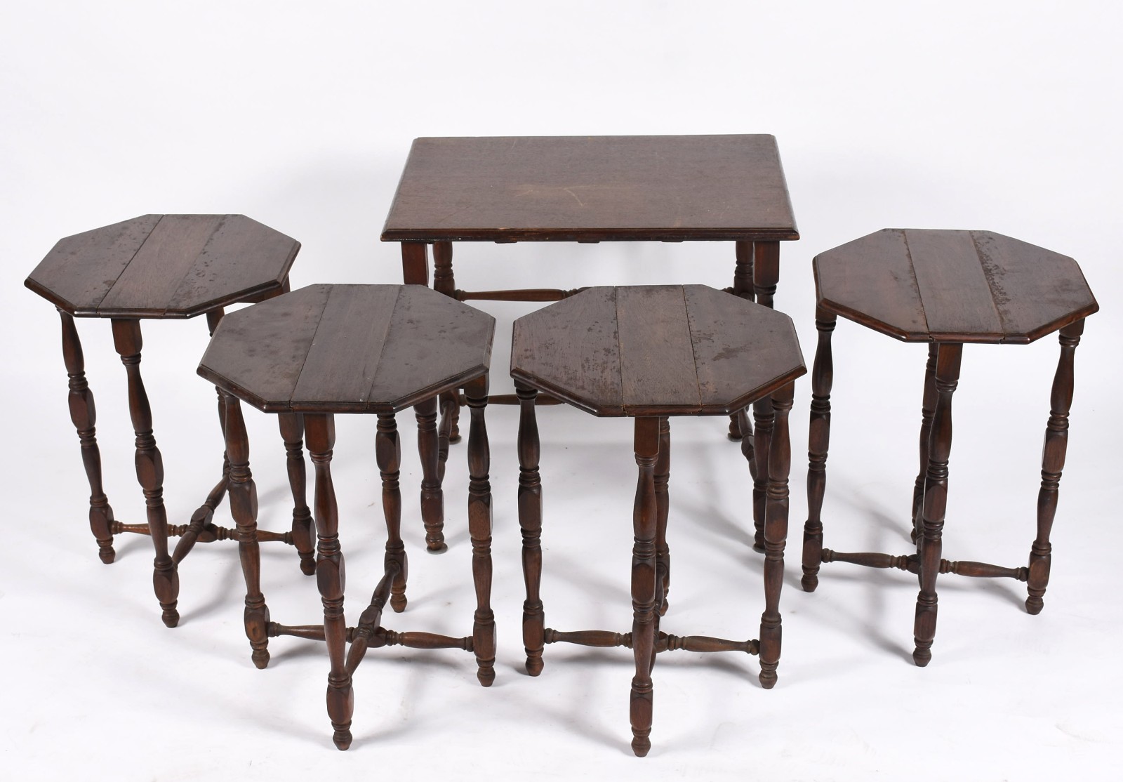 Mesa ninho de madeira nobre com 4 mesas de encaixar (tampo com... - foto 1 de 6