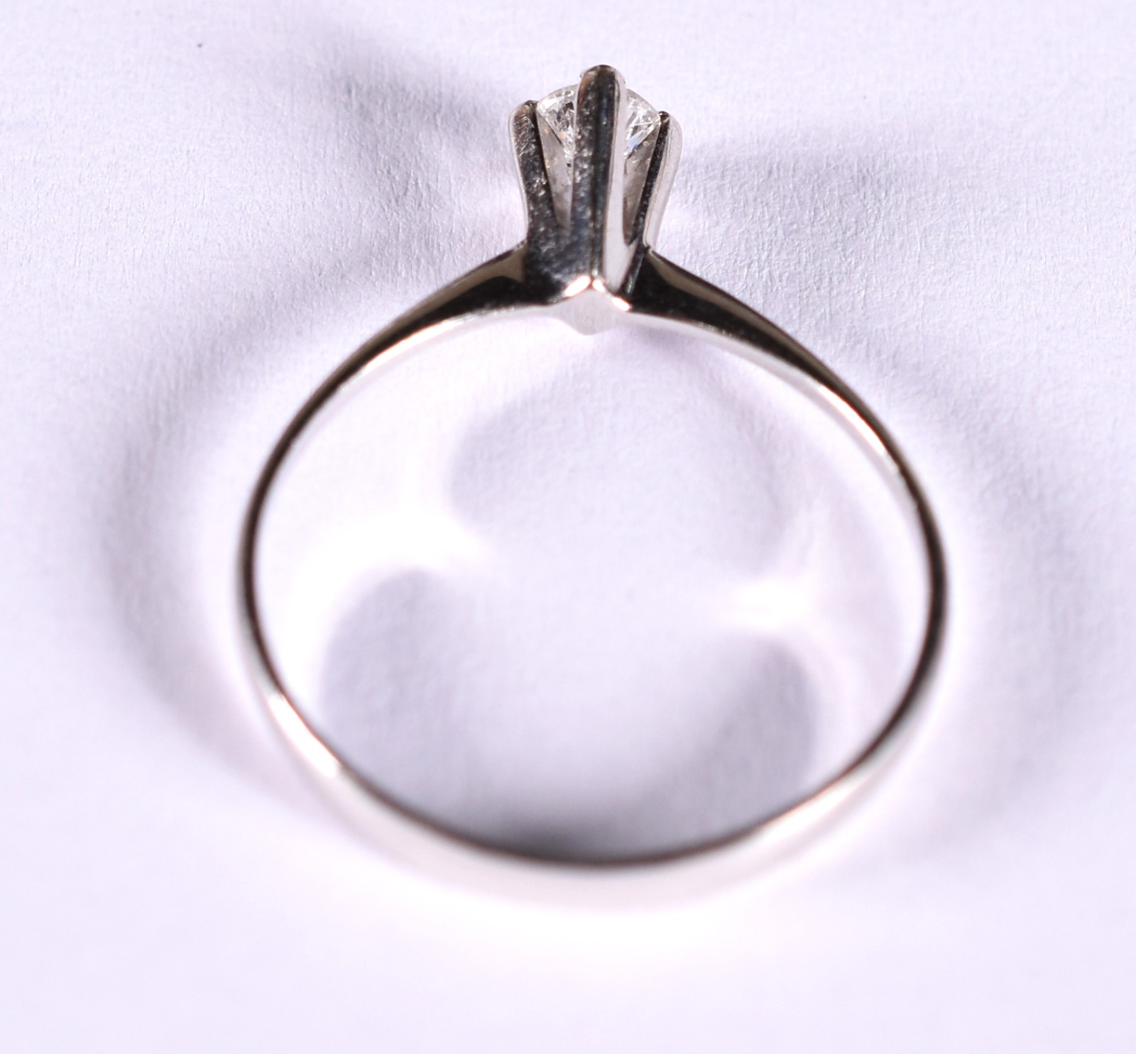 Anel de ouro branco com 1 brilhante de 0,15 ct, aro 18 (Por motivos... - foto 4 de 4