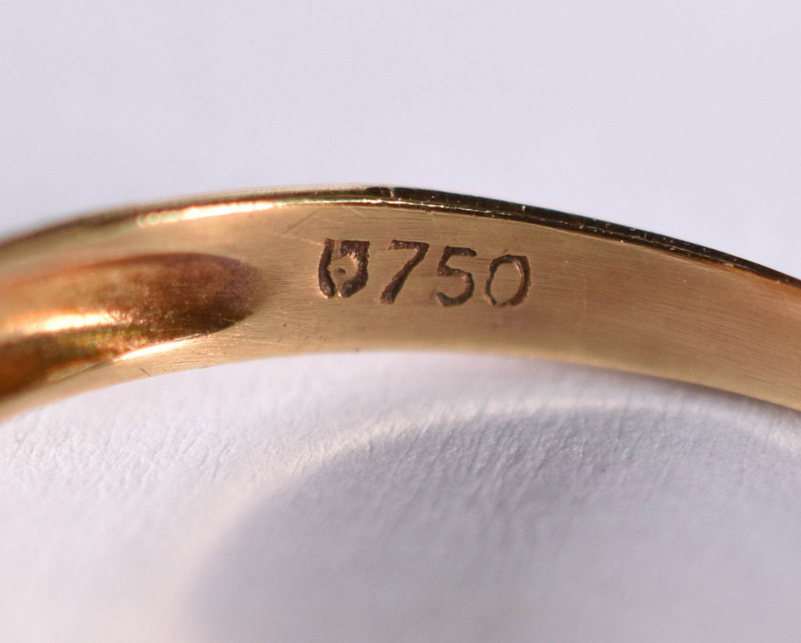 Anel de ouro 18 k, cravejado com 12 mini brilhantes e rubi, aro 19... - foto 4 de 4