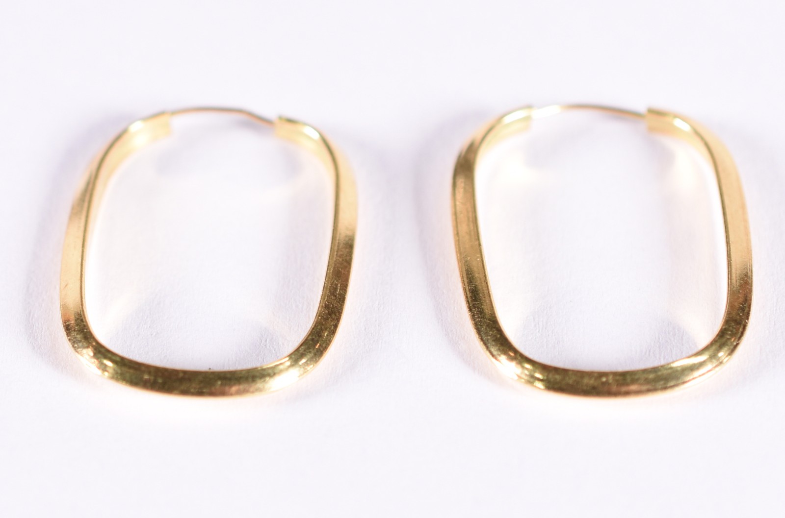 Par de brincos de ouro 18 k, contraste 750 feitio oval (Por motivos... - foto 2 de 3