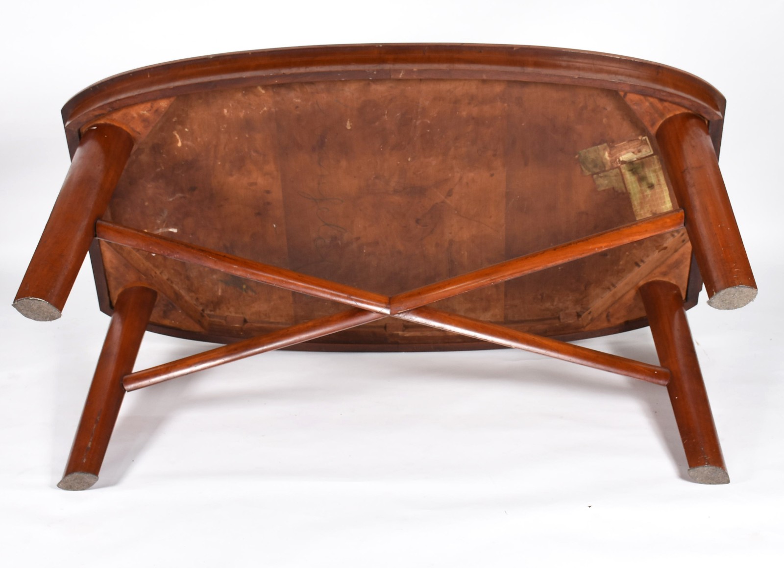 Conjunto de sala de jantar composto de mesa de madeira nobre, tampo... - foto 6 de 10