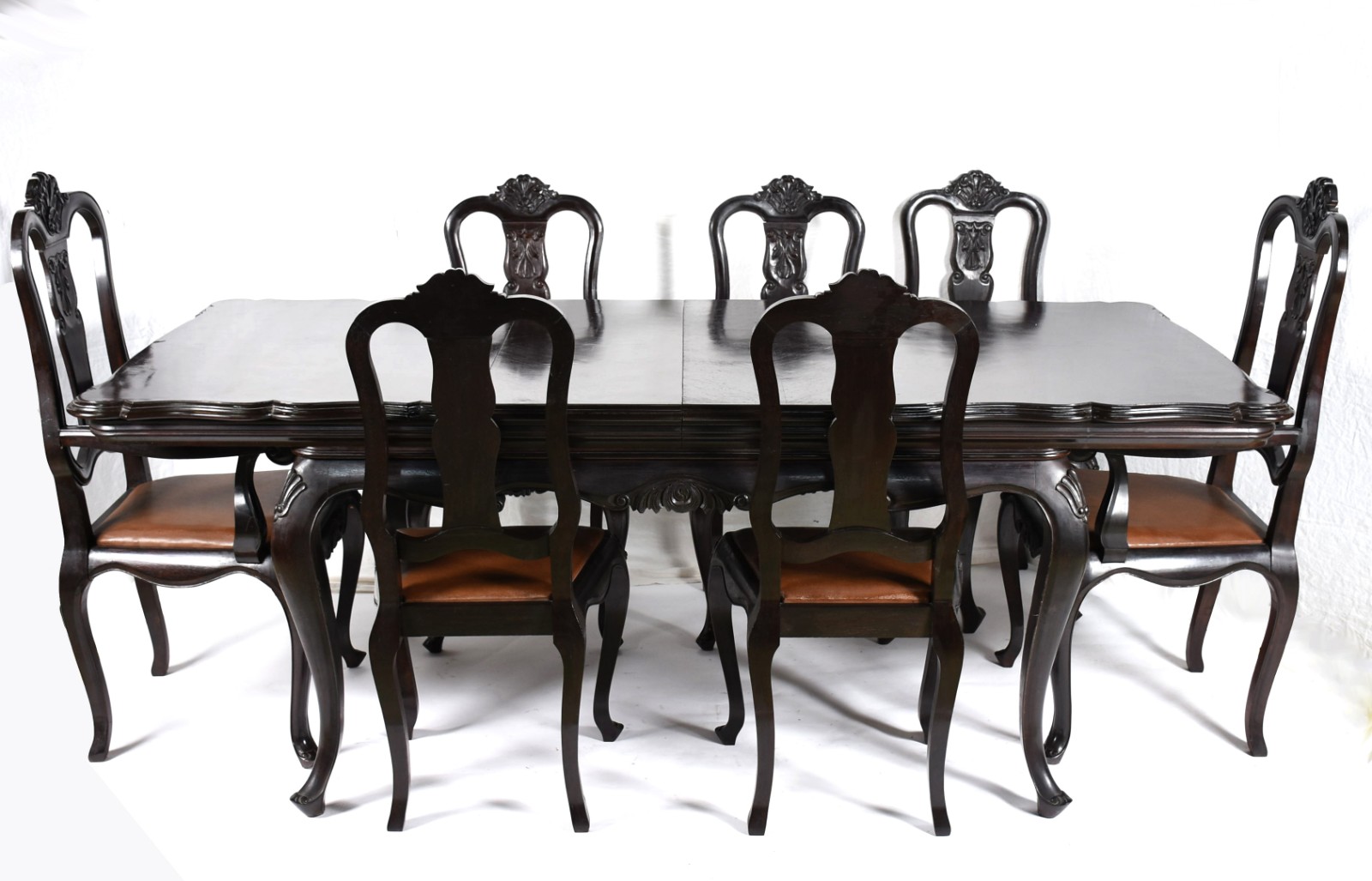 Conjunto de mesa de jantar de madeira nobre com 2 tábuas extensoras... - foto 1 de 10