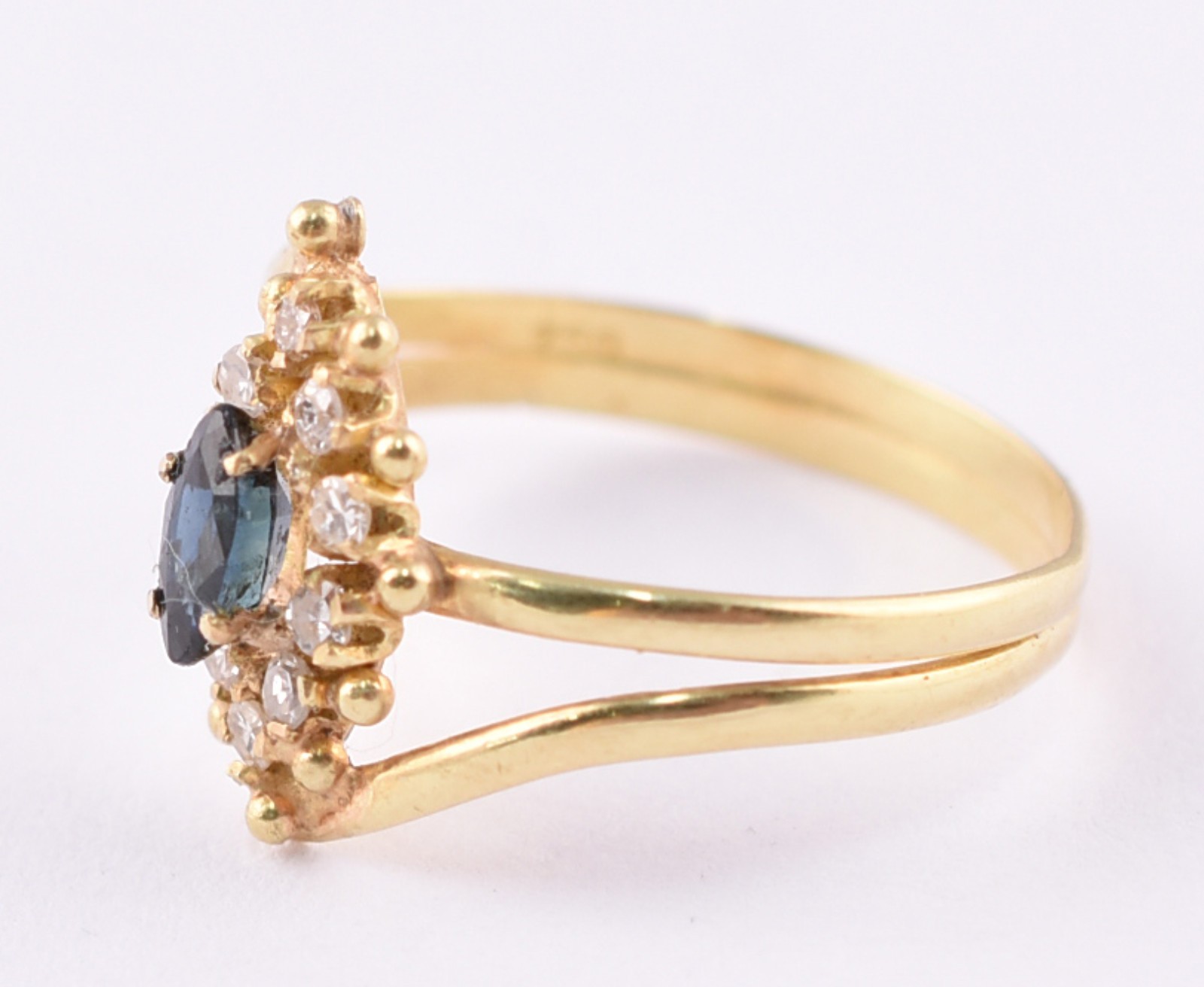 Anel de ouro 18 k com 10 brilhantes e safiras azuis, aro 17 (Por... - foto 2 de 4