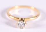 Solitário de ouro 18 k, contraste 750 com 1 bri... - Solitário de ouro 18 k, contraste 750 com 1 brilhante de 0,23 ct, aro 15 (Por motivos de segurança a peça não se encontra na loja).