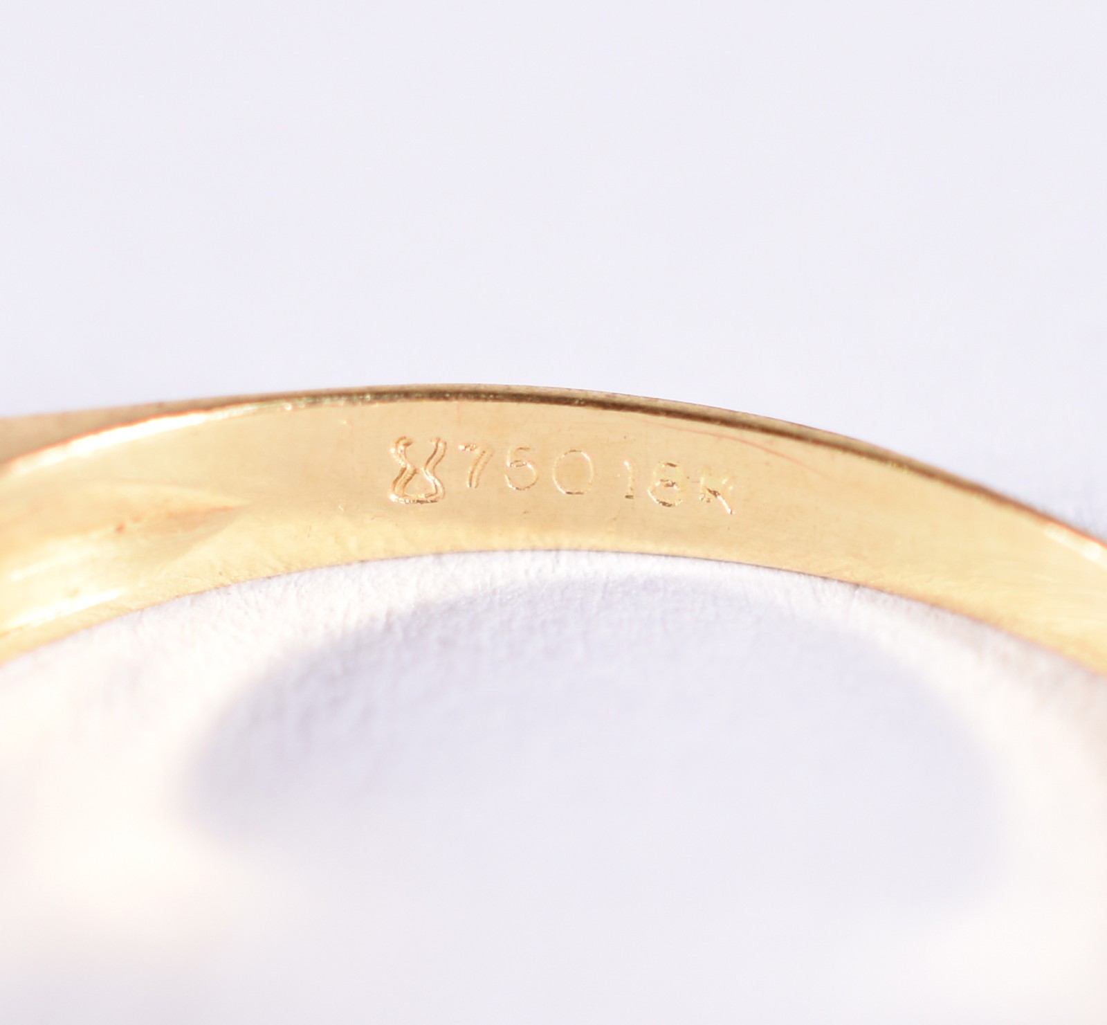 Anel de ouro 18 k, contraste 750 com pedras azuis, aro 15 (Por... - foto 4 de 4