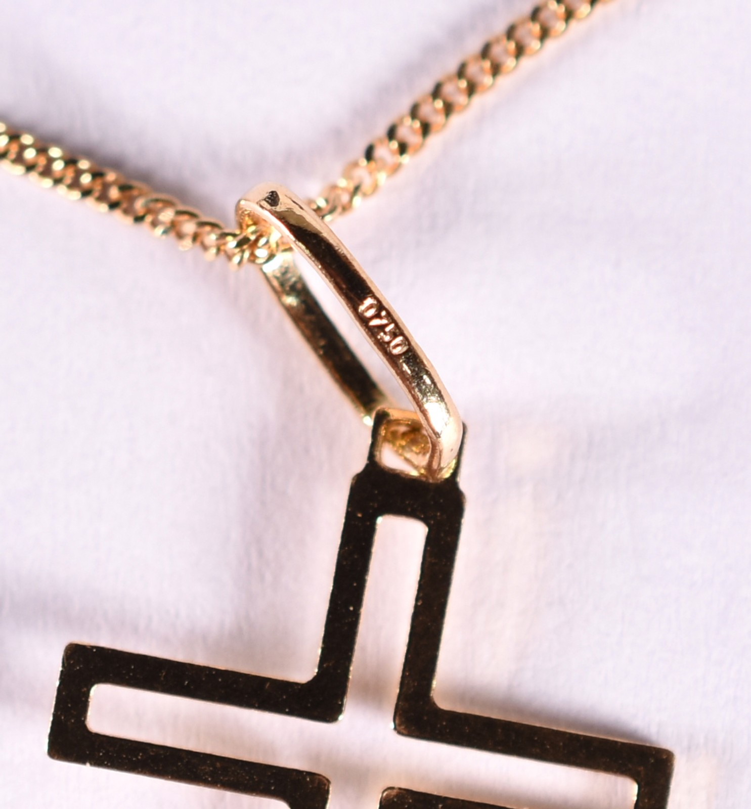 Colar de ouro 18 k, contraste 750 com crucifixo (Por motivos de... - foto 4 de 5