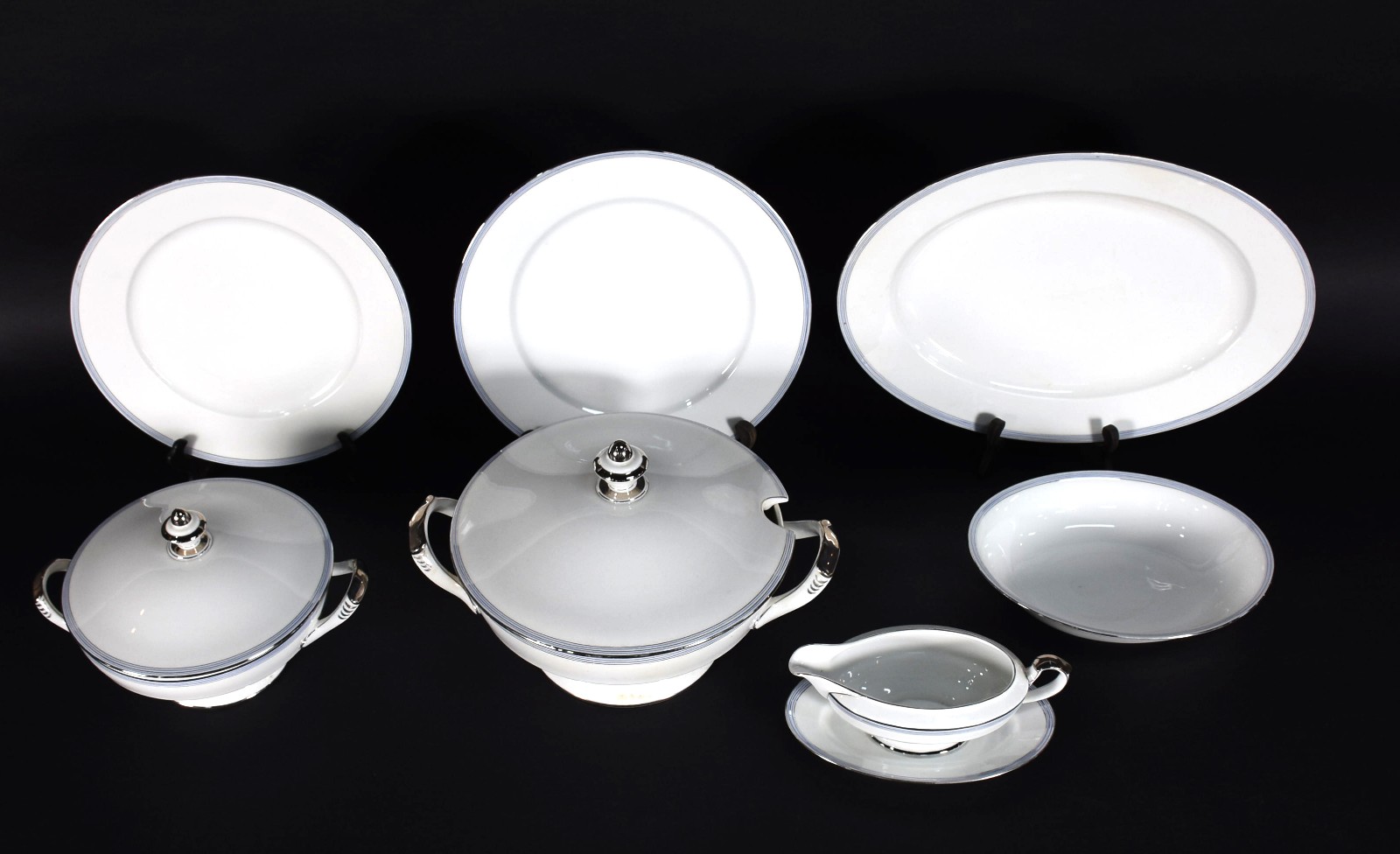 Aparelho de jantar de porcelana da Bavaria na cor branca com frisos... - foto 2 de 5
