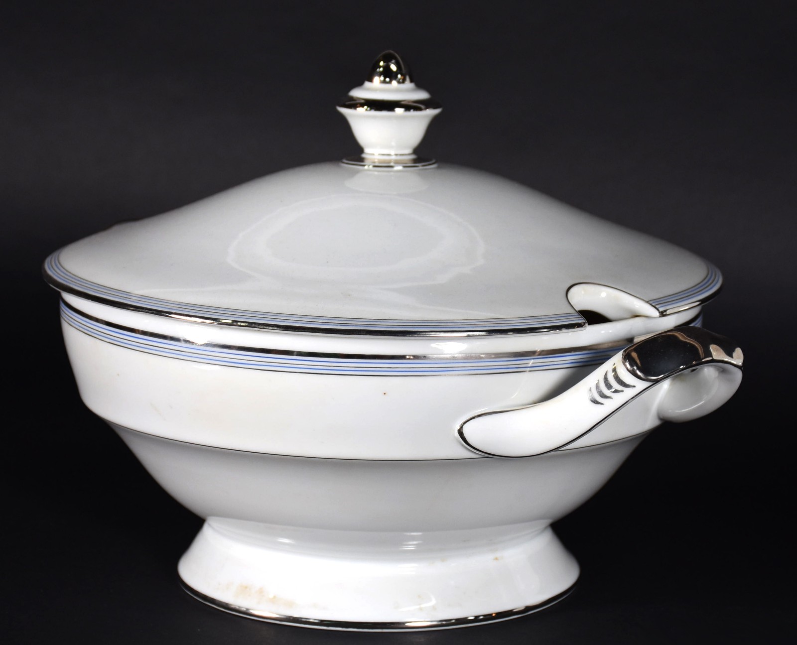 Aparelho de jantar de porcelana da Bavaria na cor branca com frisos... - foto 3 de 5