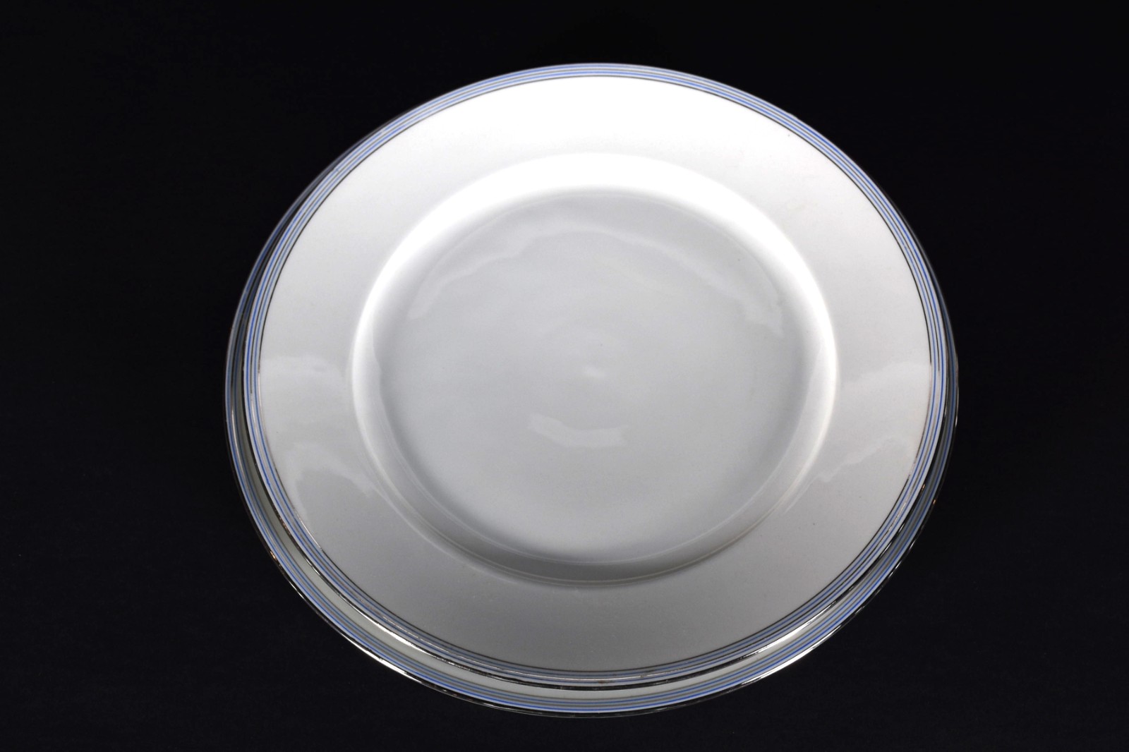 Aparelho de jantar de porcelana da Bavaria na cor branca com frisos... - foto 4 de 5