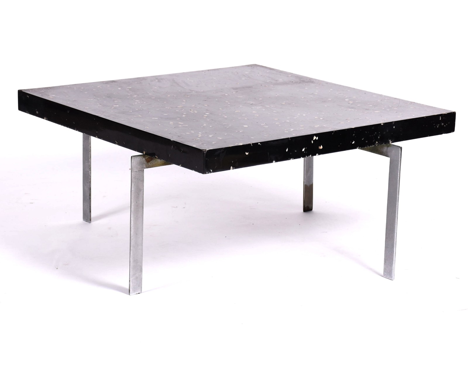 Mesa de centro de resina com metal (oxidado). - foto 2 de 7