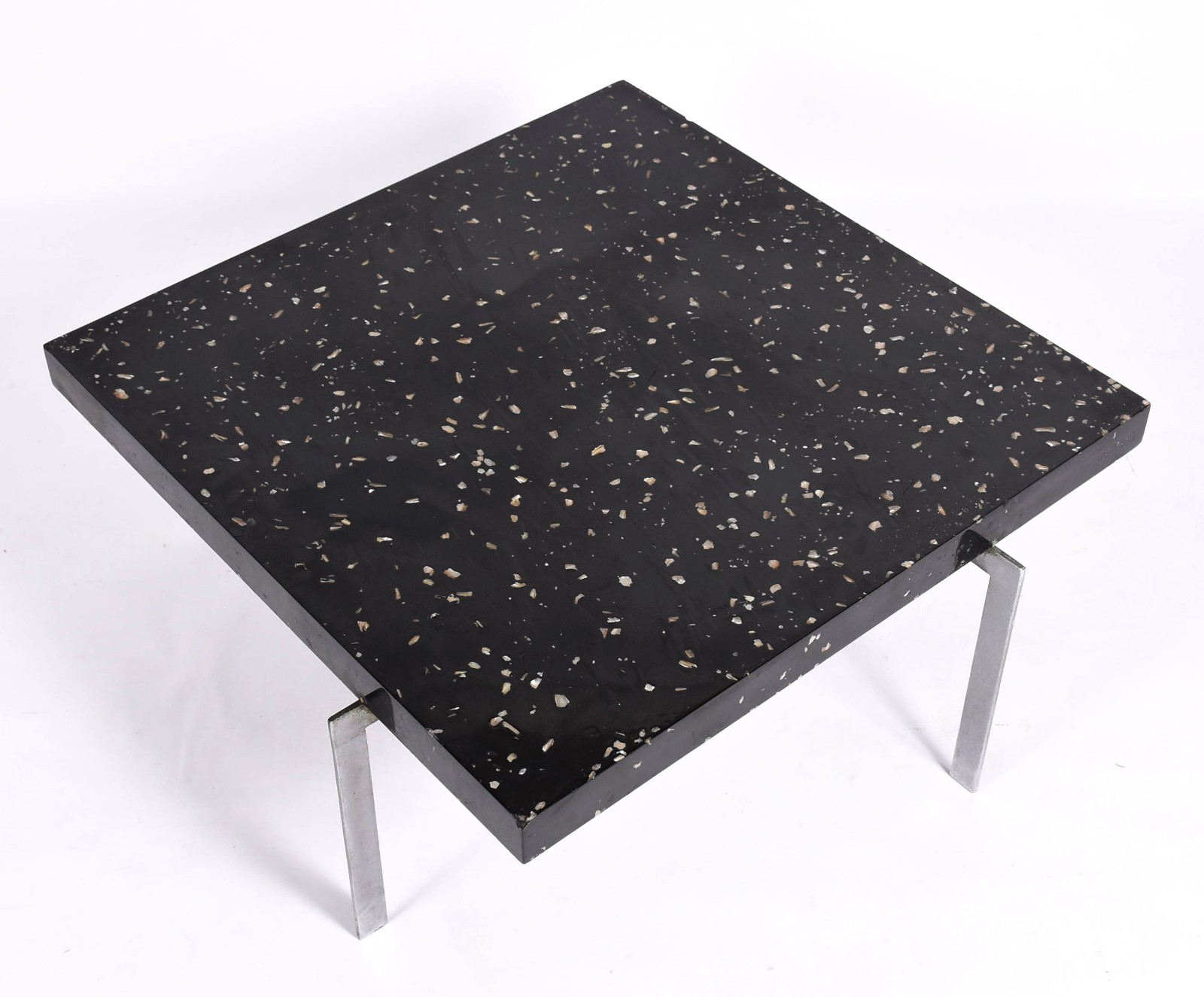 Mesa de centro de resina com metal (oxidado). - foto 4 de 7