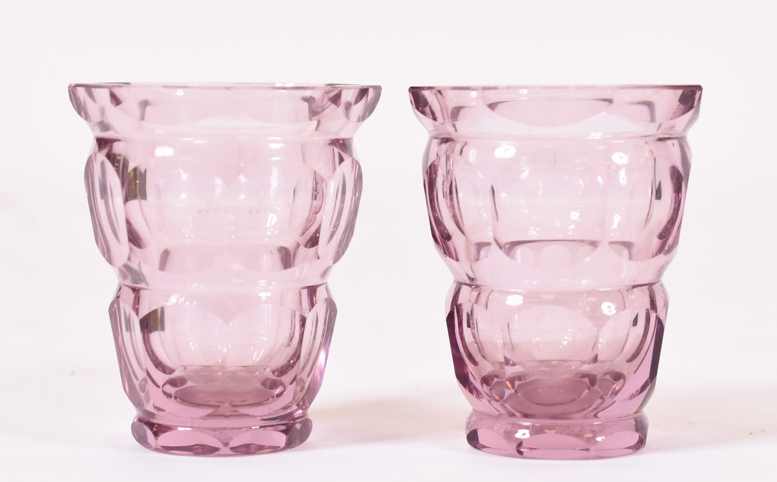 Coqueteleira Art Deco com 6 copinhos de cristal lilás com gomos... - foto 3 de 5