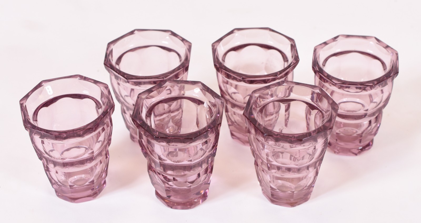 Coqueteleira Art Deco com 6 copinhos de cristal lilás com gomos... - foto 4 de 5