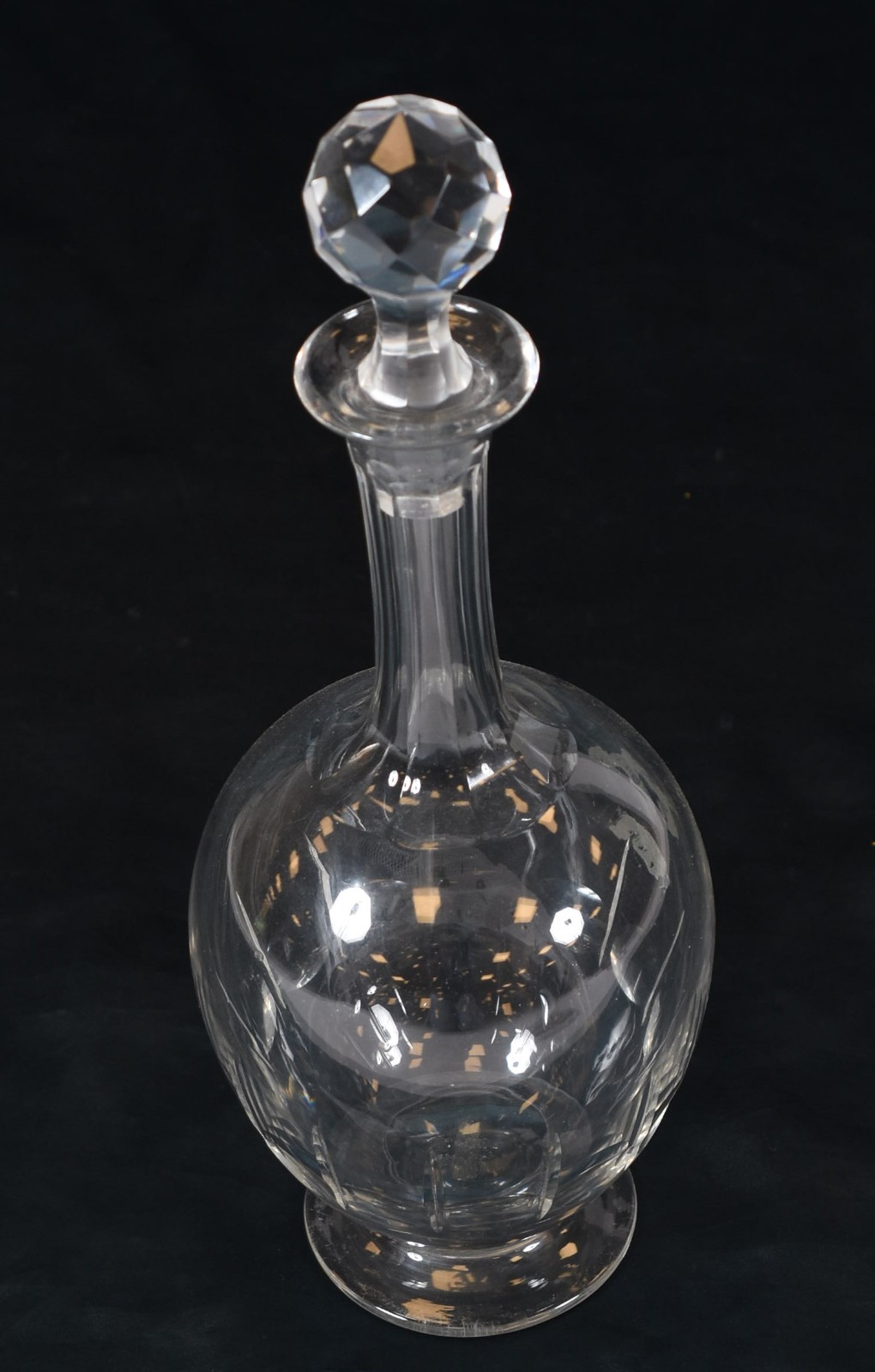 Garrafa de cristal lapidado. - foto 2 de 3