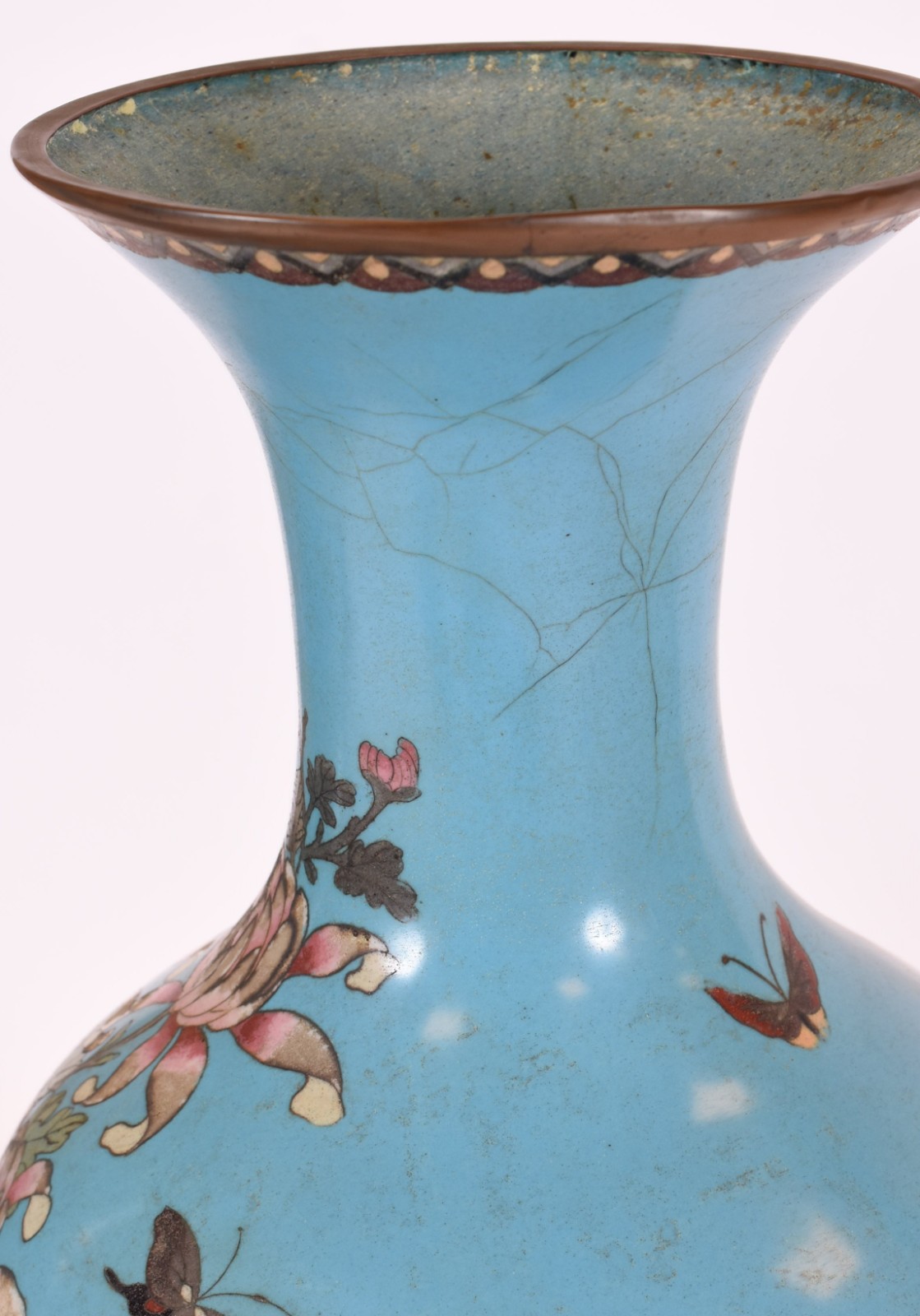 Par de grandes vasos de cloisonné floral fundo azul e borboletas (um... - foto 6 de 7