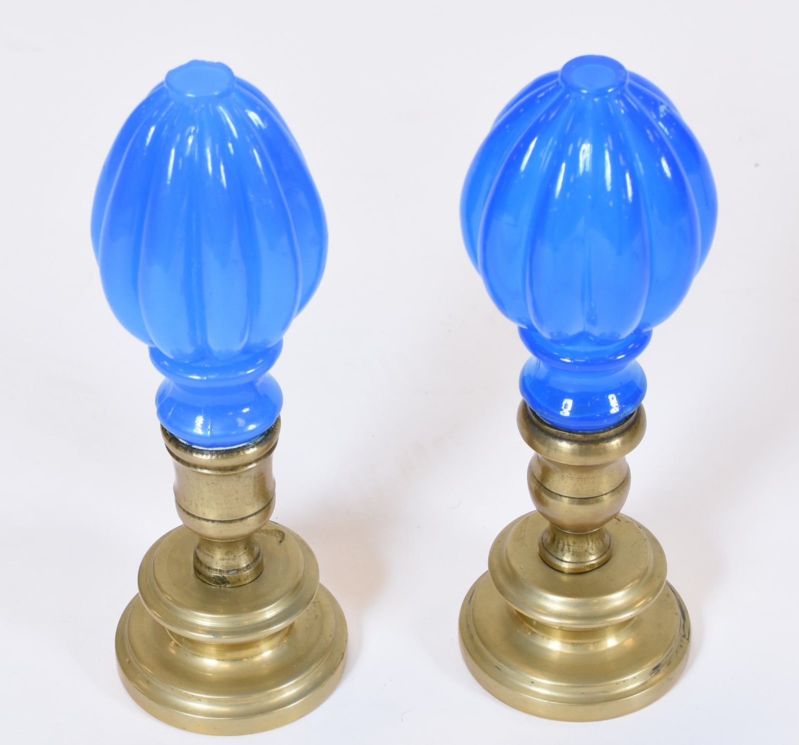 Par de pinhas francesas de opalina azul gomada, bases de bronze... - foto 2 de 6