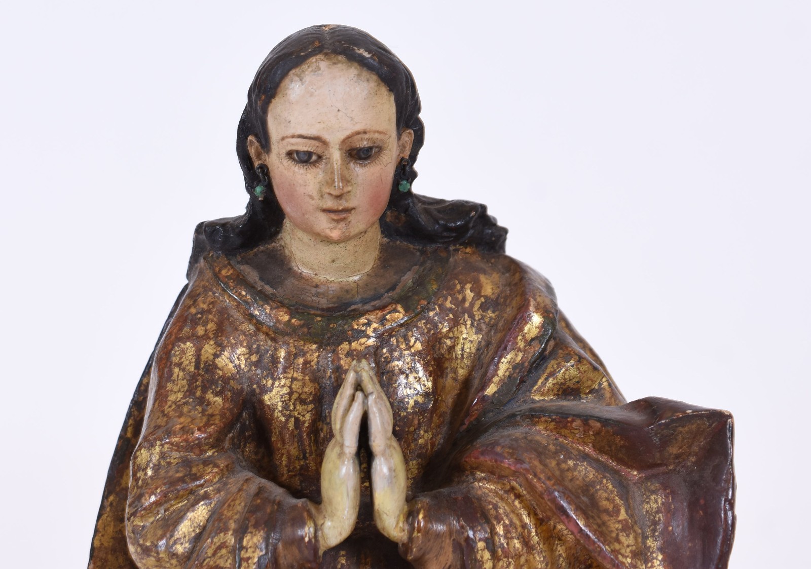 Imagem de Nossa Senhora menina de madeira policromada e dourada. - foto 1 de 6