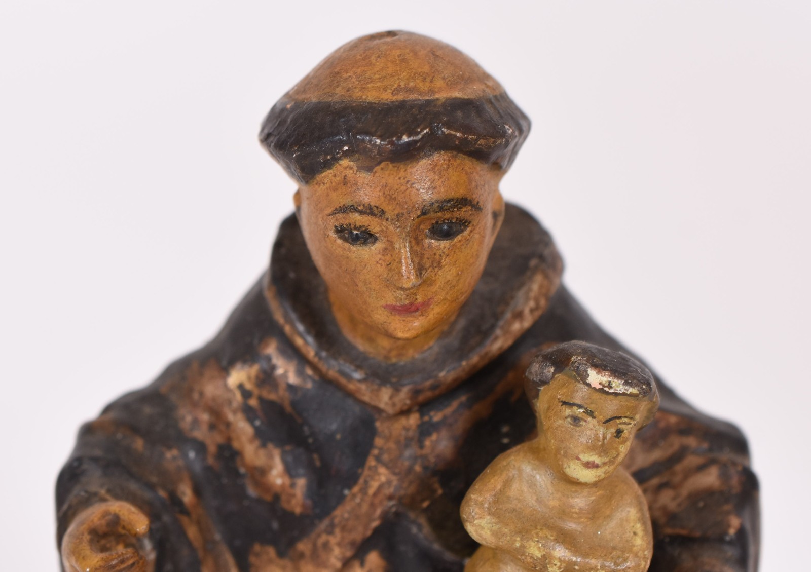 Imagem de Santo Antonio com menino de madeira policromada. - foto 2 de 4