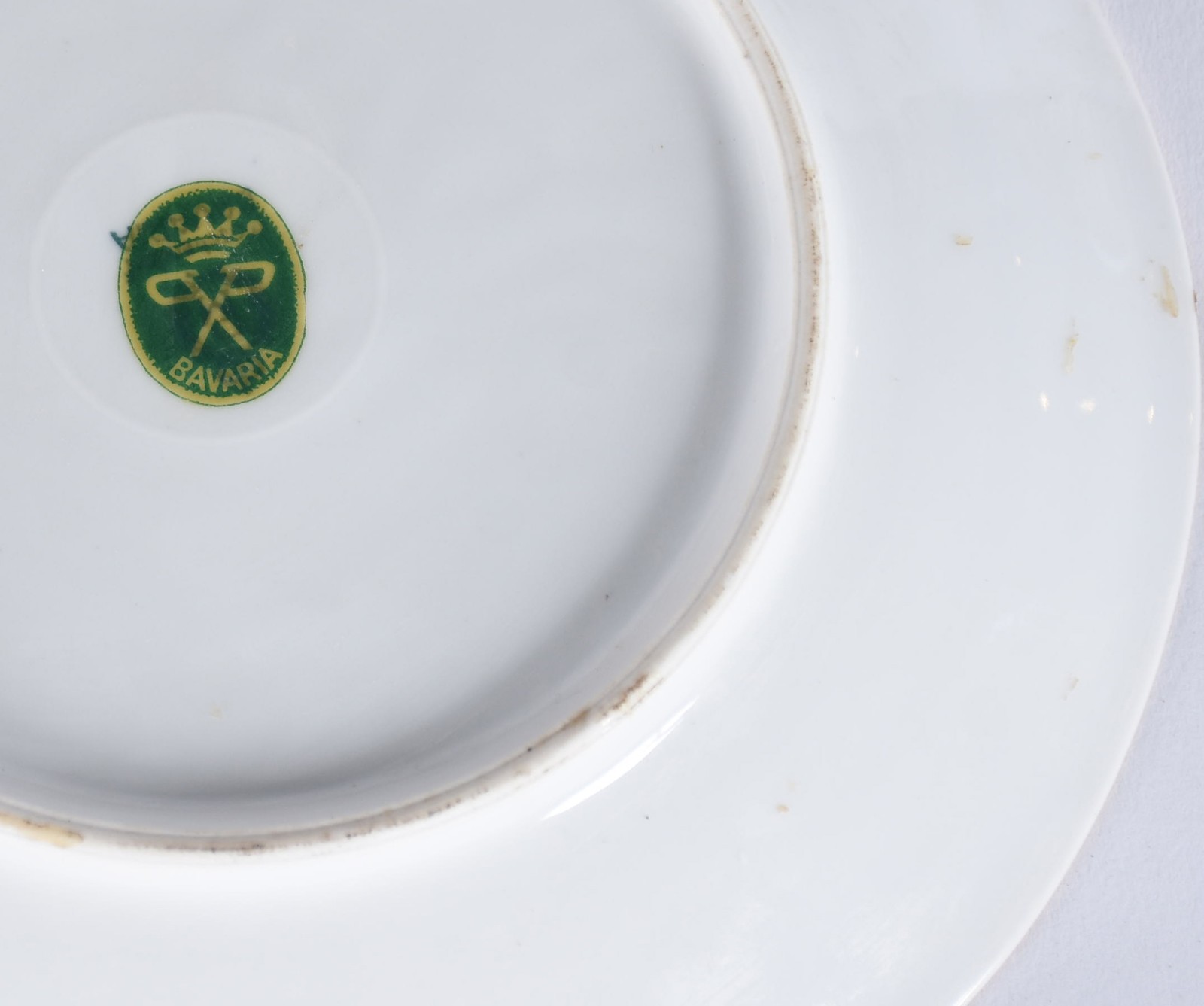 Diversas peças, sendo vaso de cristal lapidado borda dentada... - foto 4 de 8