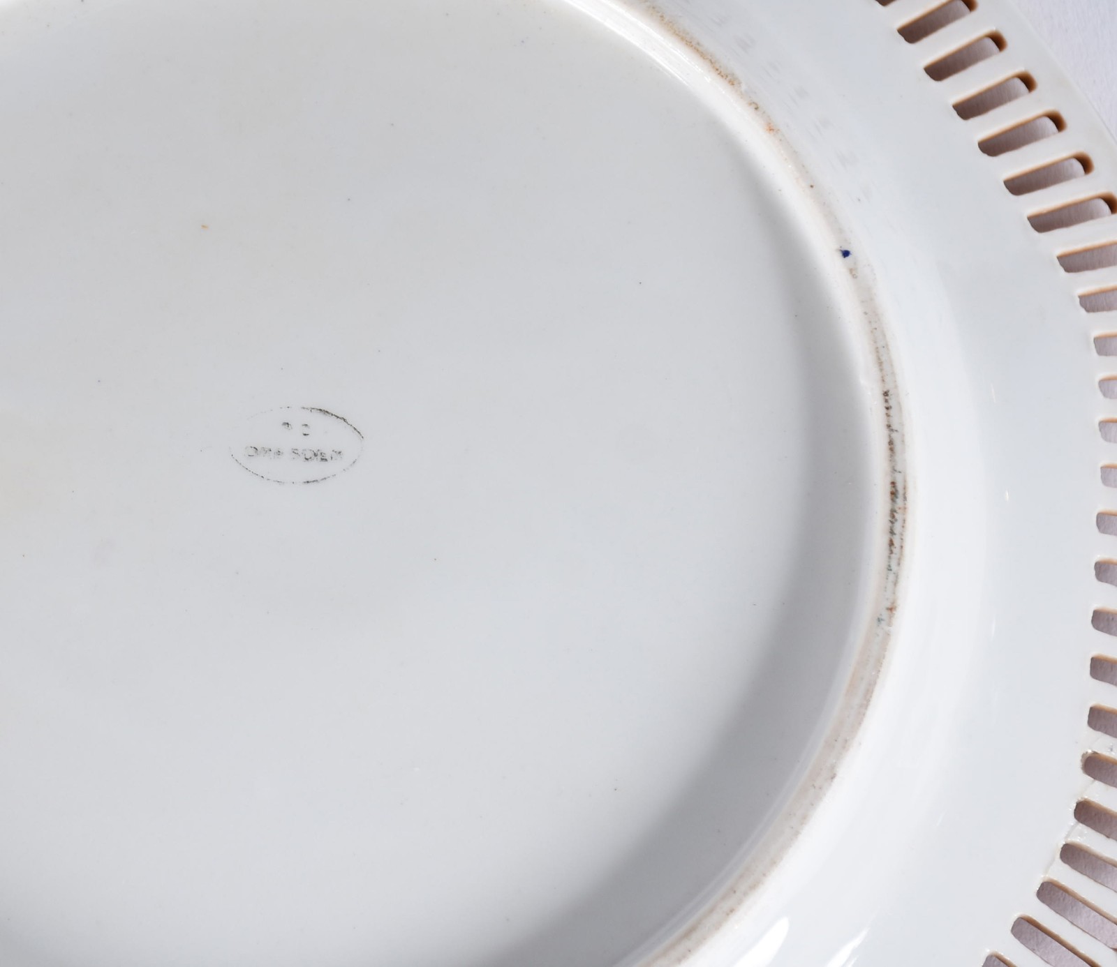 Diversas peças, sendo vaso de cristal lapidado borda dentada... - foto 5 de 8