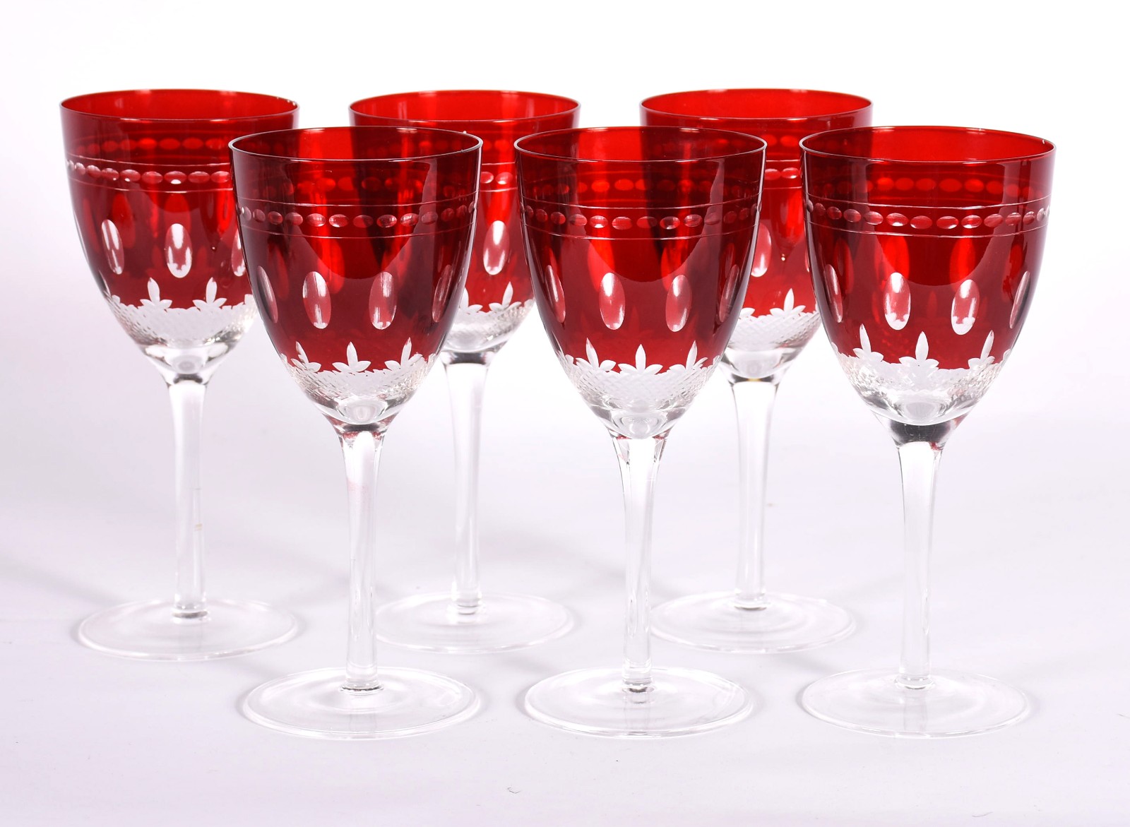 Seis taças para vinho branco de cristal lapidado com detalhe vermelho. - foto 1 de 4