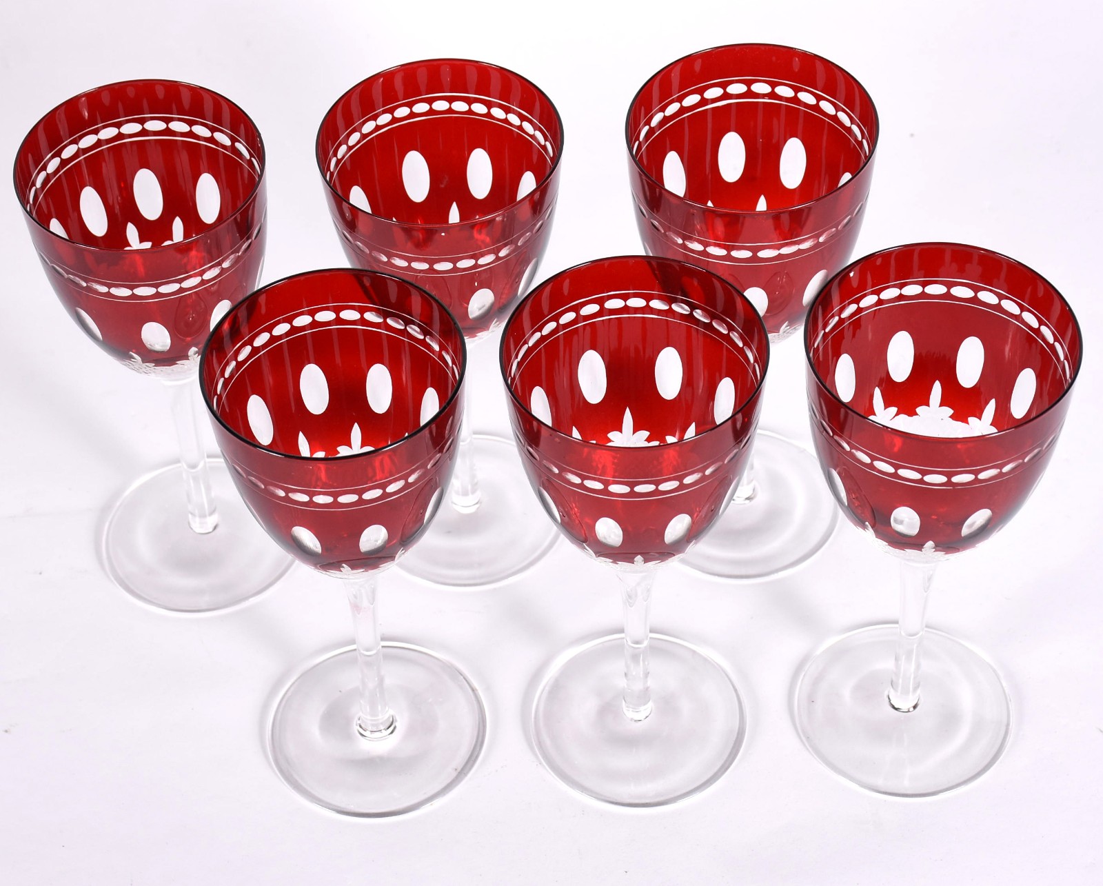 Seis taças para vinho branco de cristal lapidado com detalhe vermelho. - foto 2 de 4