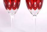 Seis taças para vinho branco de cristal lapidad... - Seis taças para vinho branco de cristal lapidado com detalhe vermelho.