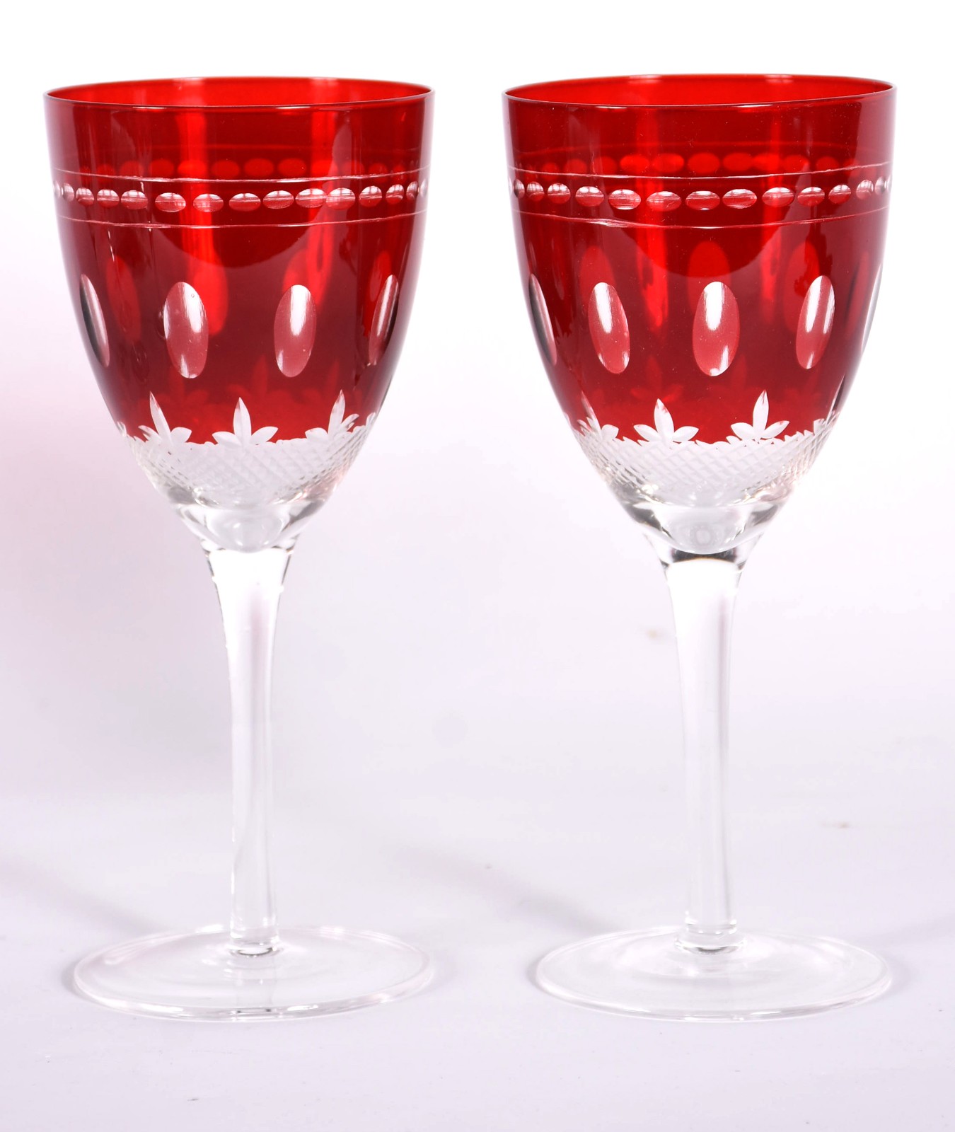 Seis taças para vinho branco de cristal lapidado com detalhe vermelho. - foto 4 de 4