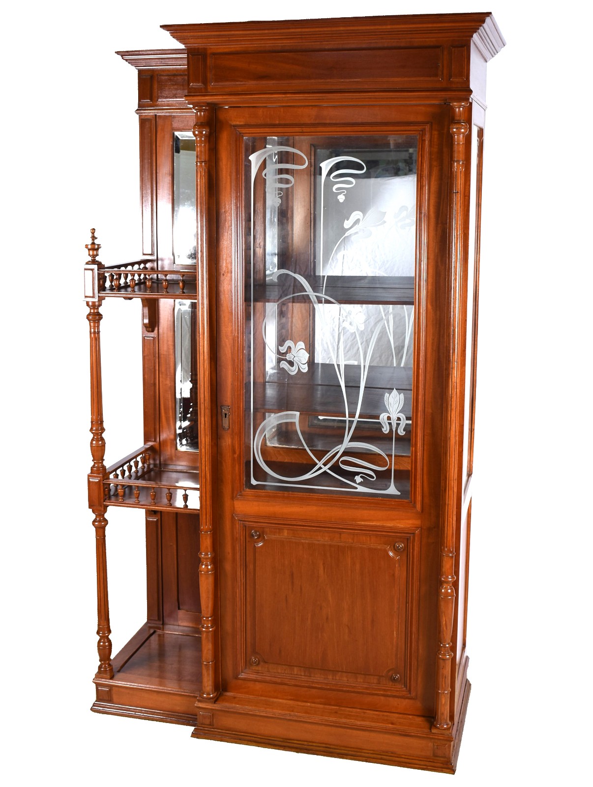 Vitrine de madeira nobre, porta com vidro jateado, quinas frontais... - foto 1 de 4