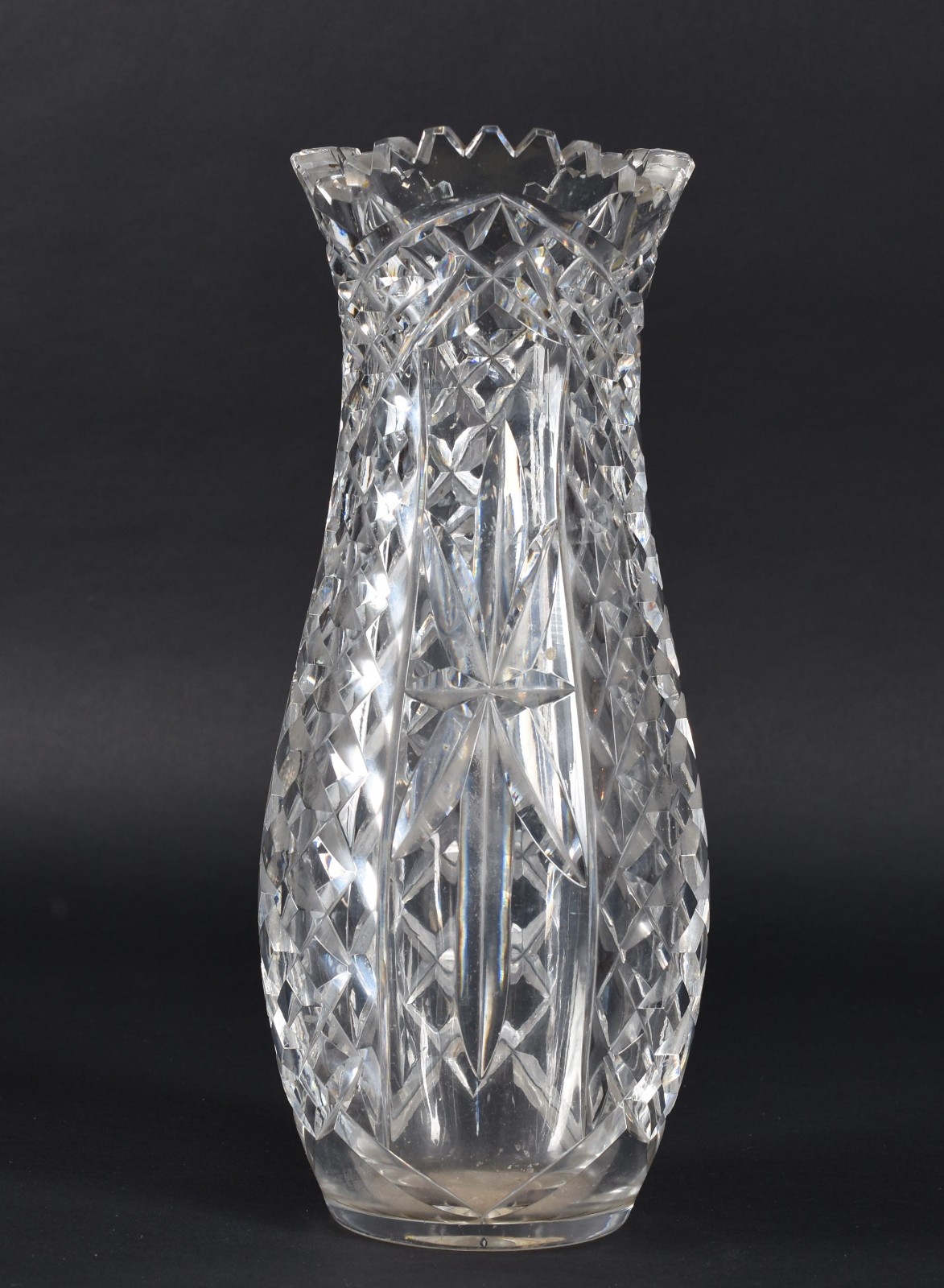 Vaso de cristal europeu lapidado. - foto 1 de 4