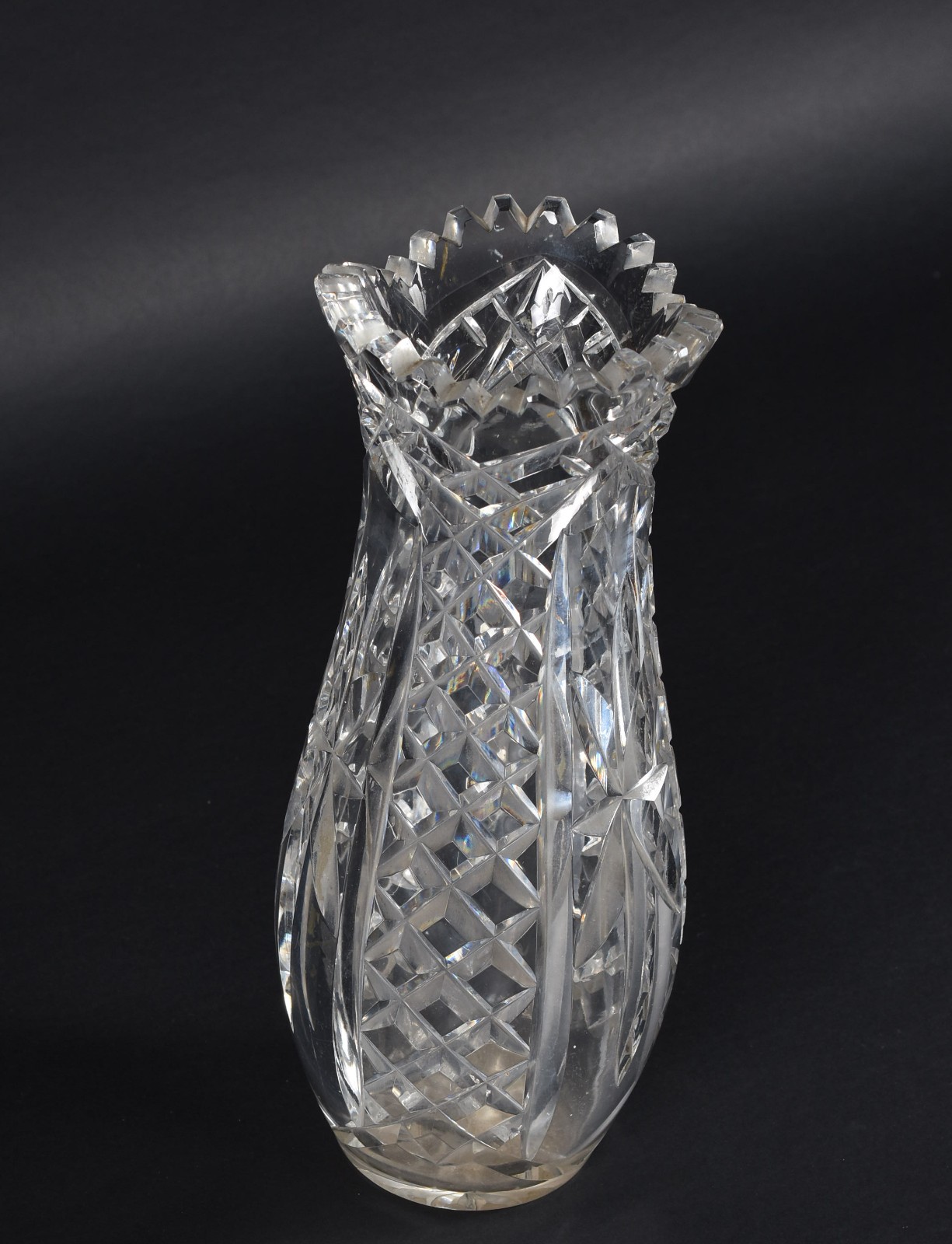 Vaso de cristal europeu lapidado. - foto 2 de 4