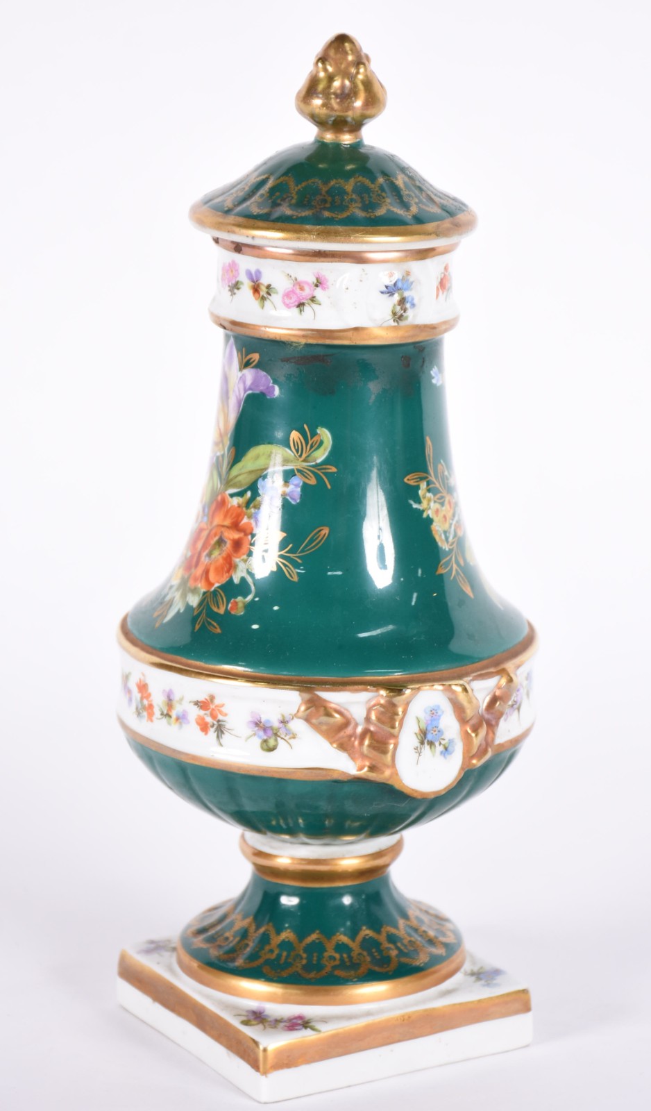 Vaso com tampa de porcelana da Bavaria, fundo verde com policromia... - foto 3 de 7