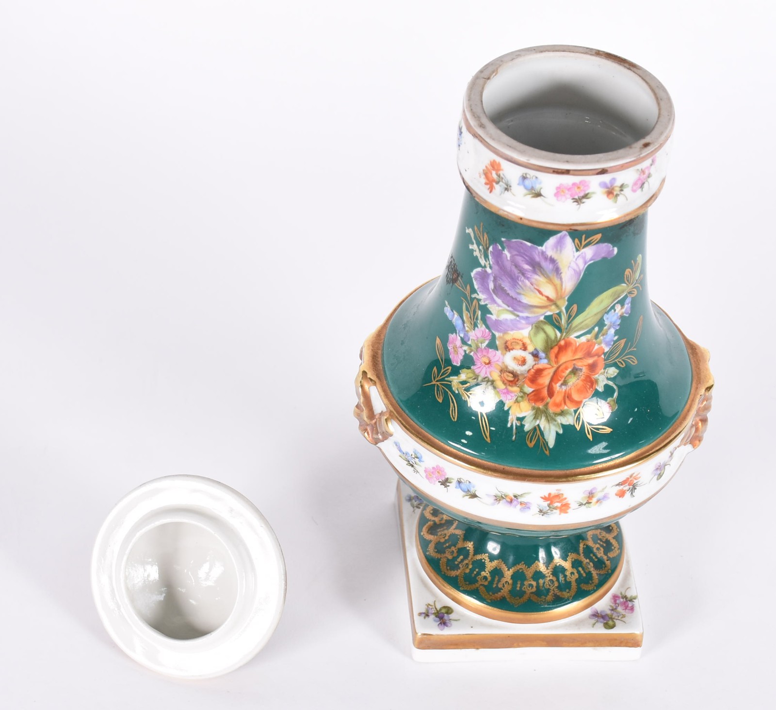 Vaso com tampa de porcelana da Bavaria, fundo verde com policromia... - foto 4 de 7