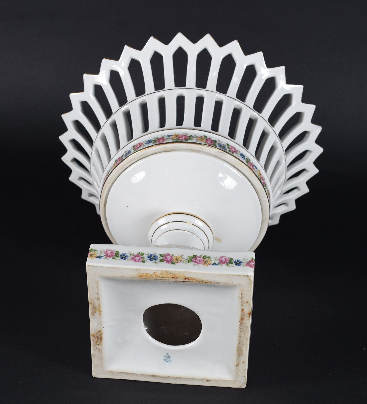 Fruteira de porcelana com vazados. - foto 3 de 5