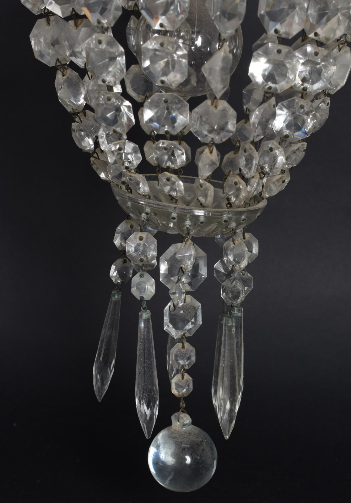 Lustre feitio pera com contas de cristal lapidado. - foto 3 de 3