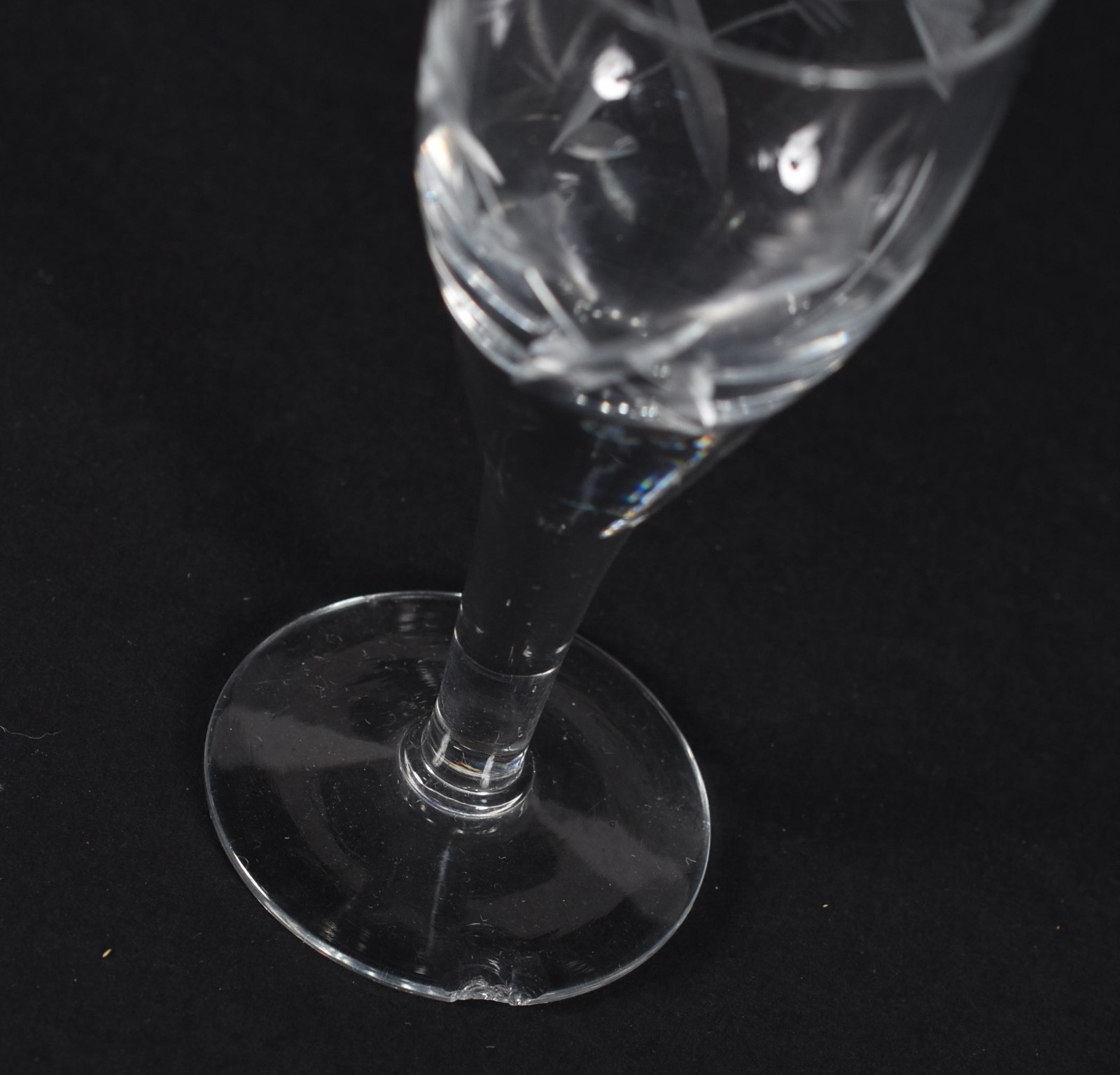 Diversas taças de cristal em variados modelos, sendo: 6 para vinho... - foto 4 de 4