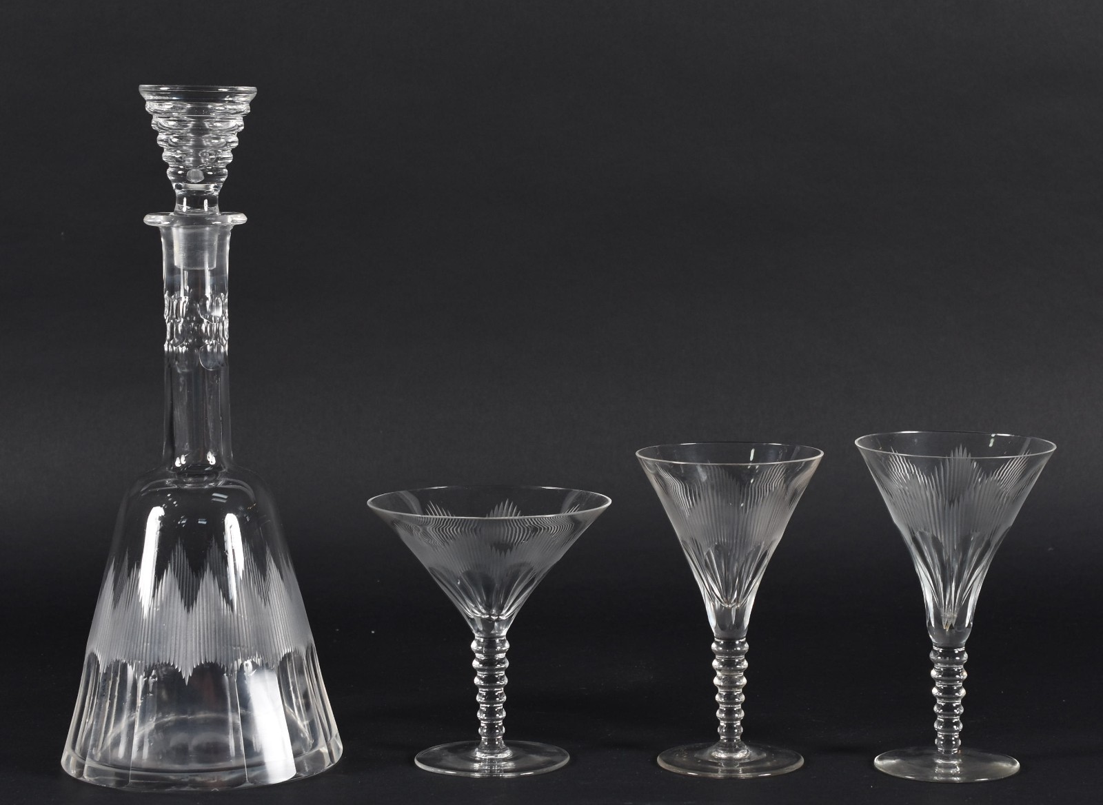 Serviço de taças de cristal lapidado composto de: 9 para champagne... - foto 1 de 4