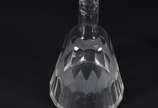Serviço de taças de cristal lapidado composto d... - Serviço de taças de cristal lapidado composto de: <br>9 para champagne, <br>22 para vinho e licoreira. <br>Total 32 peças.