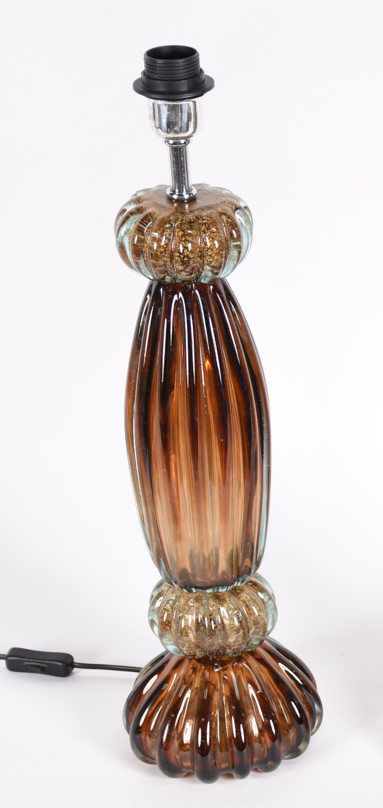 Luminária de vidro decorativo com pó de ouro na cor ambar, cúpula de... - foto 2 de 3