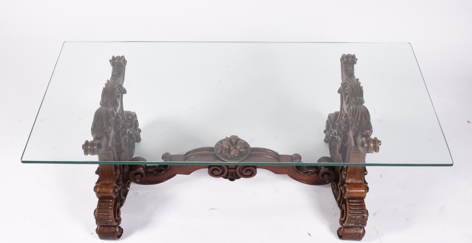 Mesa de centro com base de madeira nobre entalhada, tampo de vidro... - foto 2 de 4