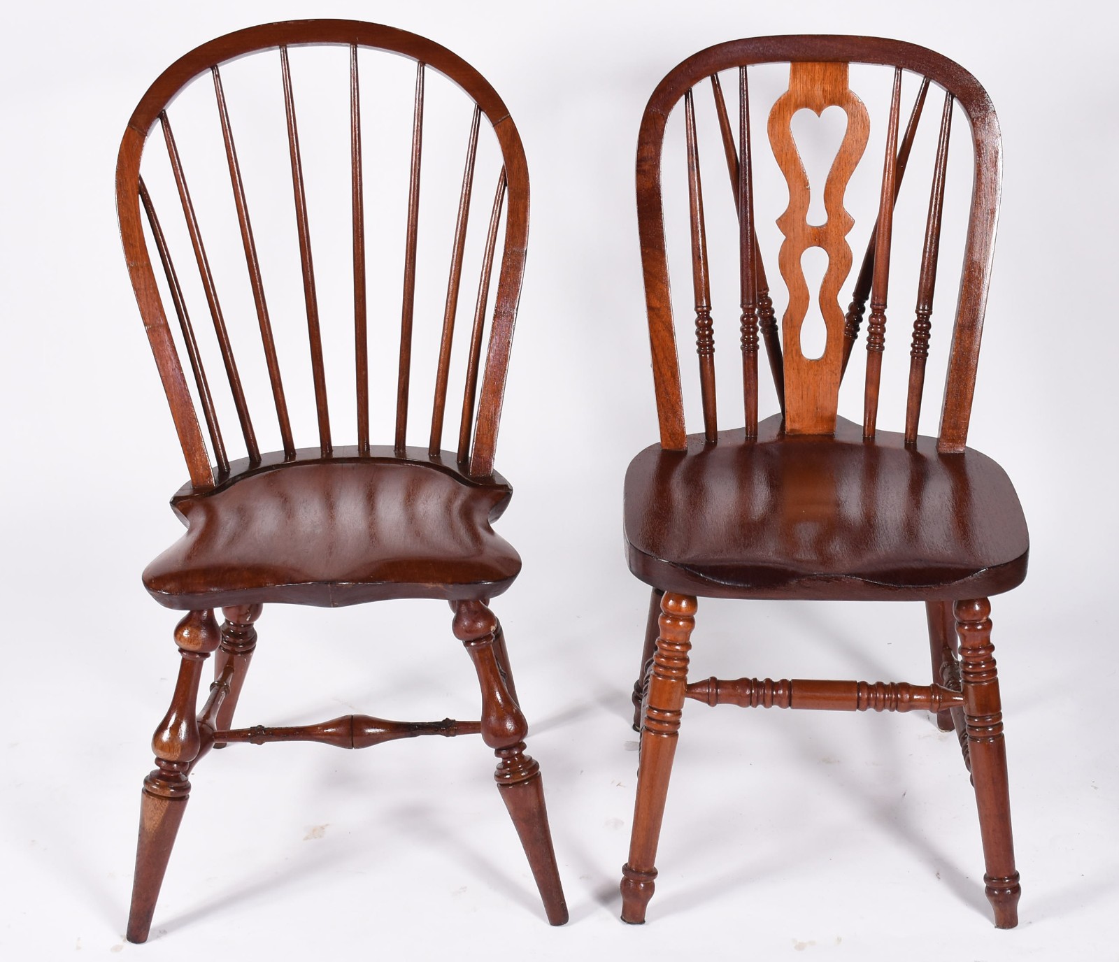 Duas cadeiras de madeira nobre, estilo "country americano", pernas... - foto 2 de 6