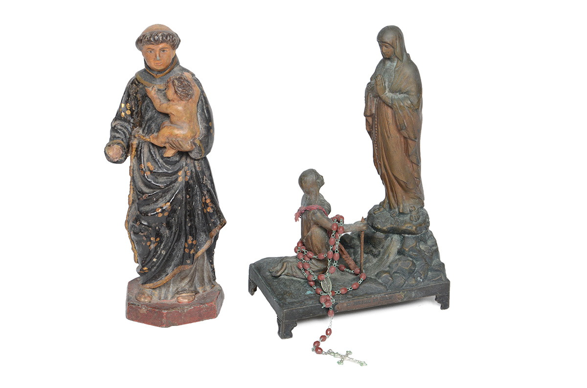 Duas imagens sendo 1 de terracota (Santo Antonio) e 1 de bronze ¨Le... - foto 1 de 2