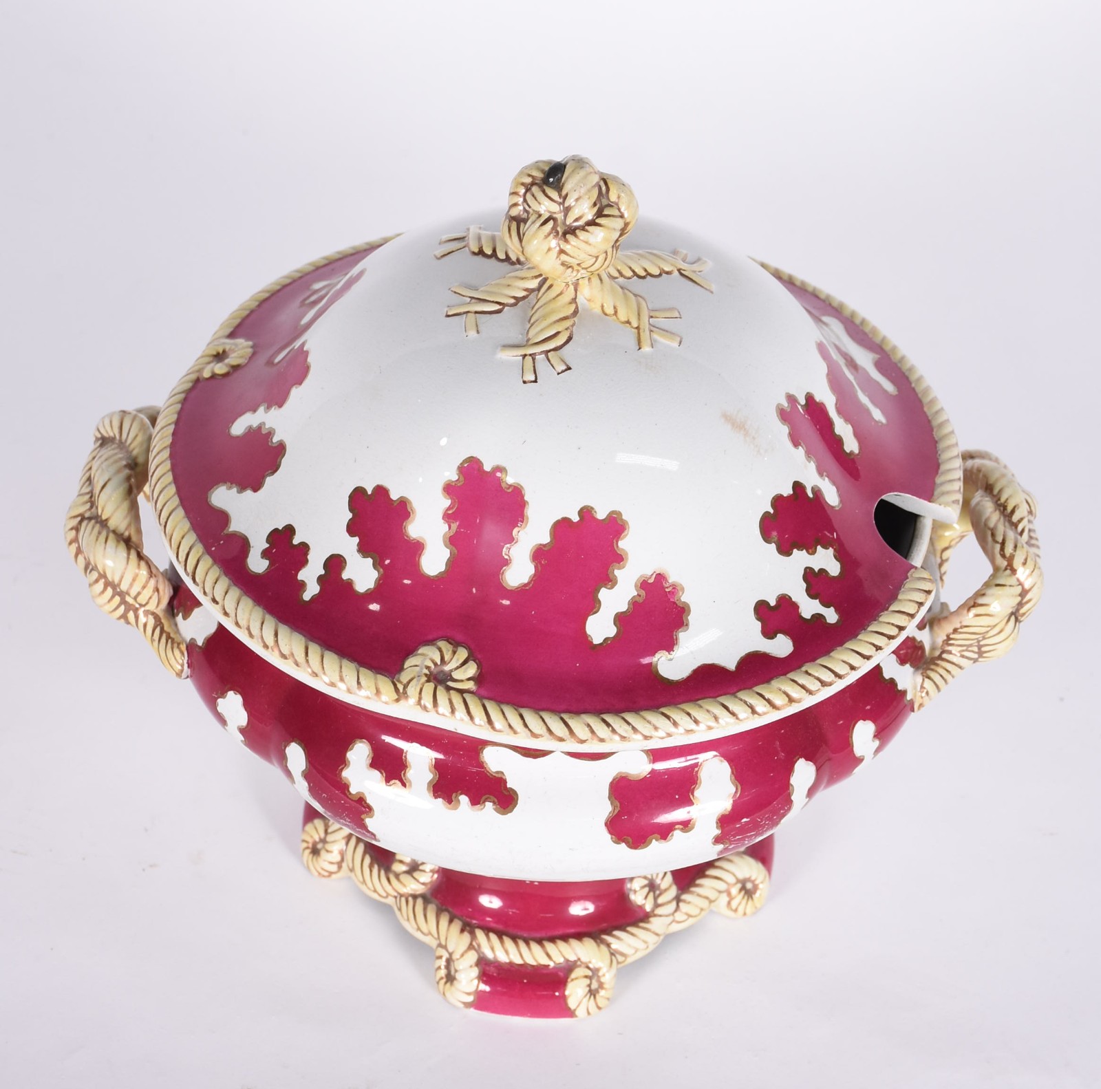 Sopeira de porcelana na cor bordeaux e creme, pega da tampa colada. - foto 2 de 7