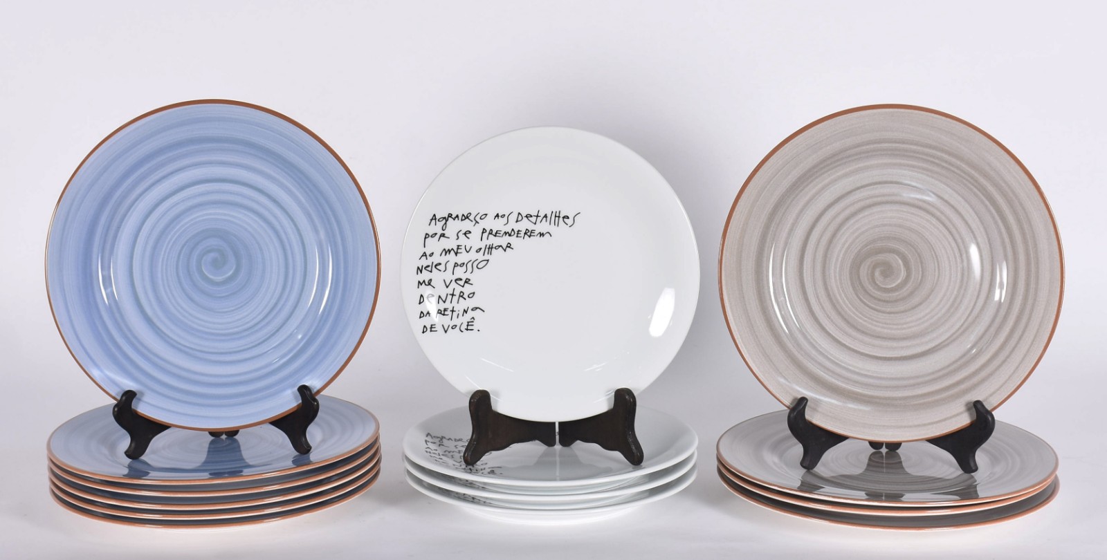 Quatorze pratos diversos, sendo 4 de porcelana Schmidt. - foto 1 de 4