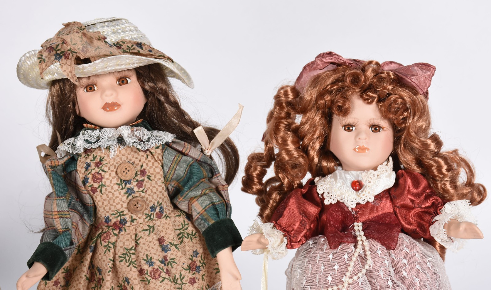 Cinco bonecas de porcelana diversas. - foto 4 de 5