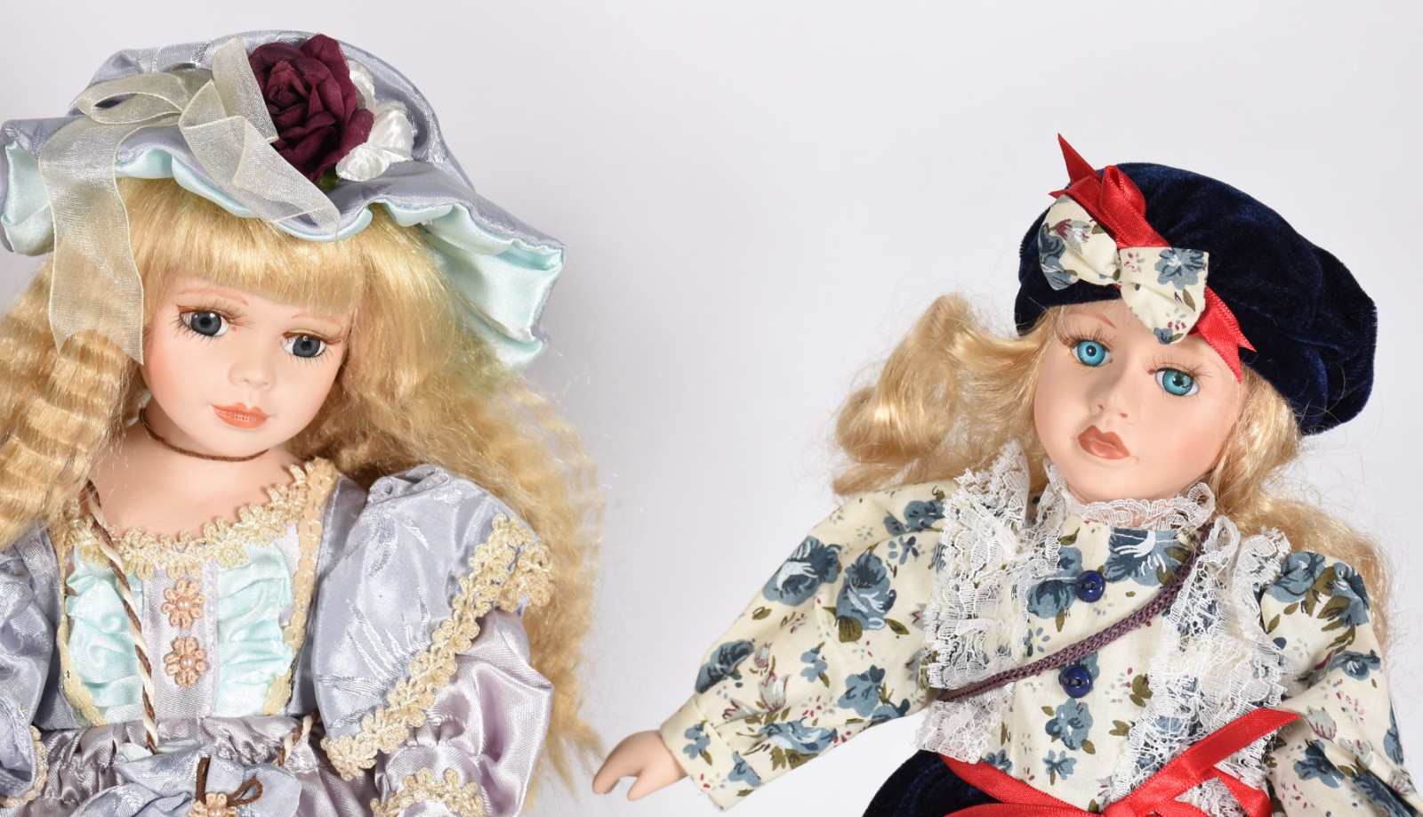 Cinco bonecas de porcelana diversas. - foto 4 de 4